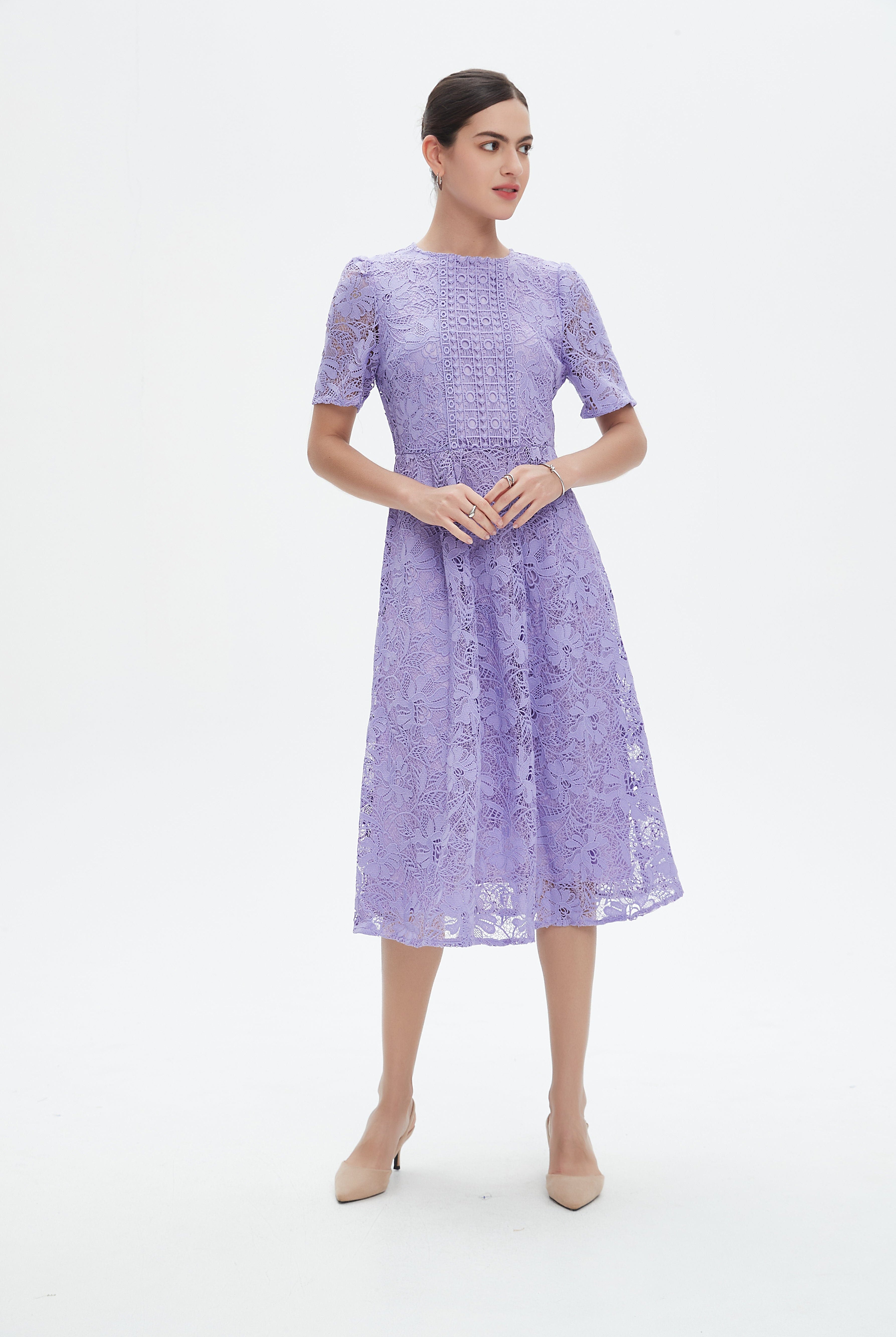 نتشي فستان ميدي بأكمام قصيرة بتطريز مشجر