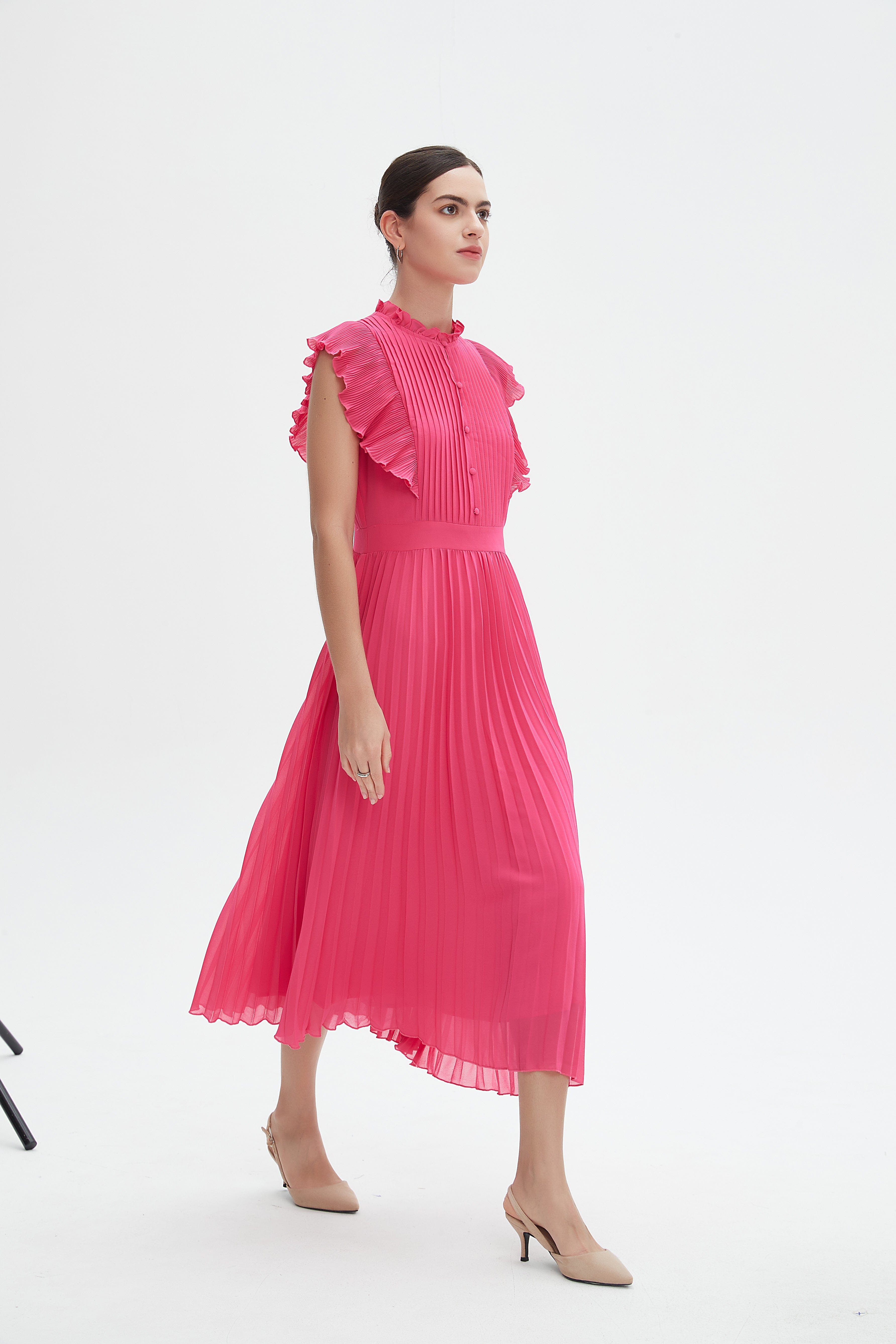 نتشي فستان ميدي بأكمام قصيرة بليسية بأزرار على الصدر