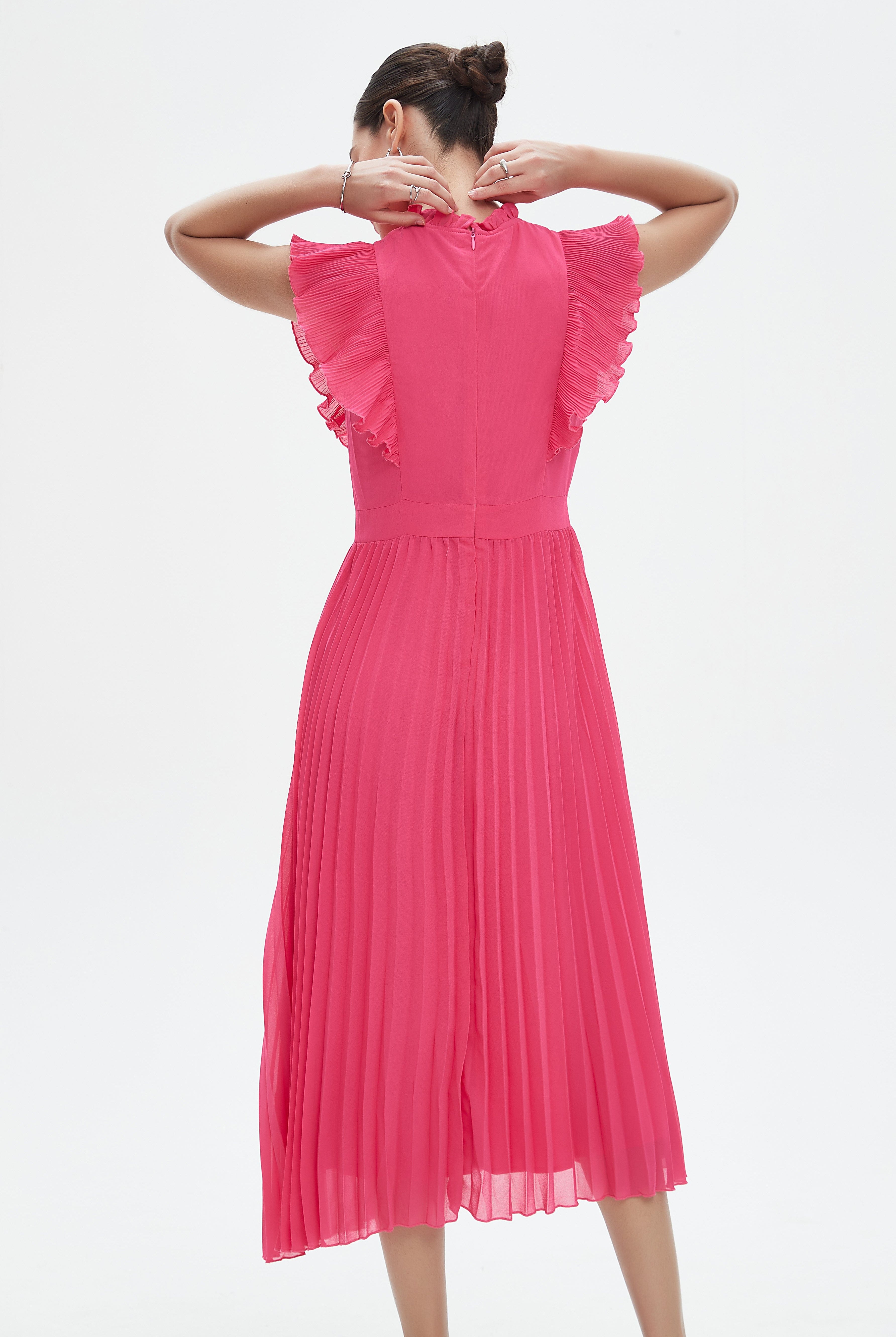 نتشي فستان ميدي بأكمام قصيرة بليسية بأزرار على الصدر