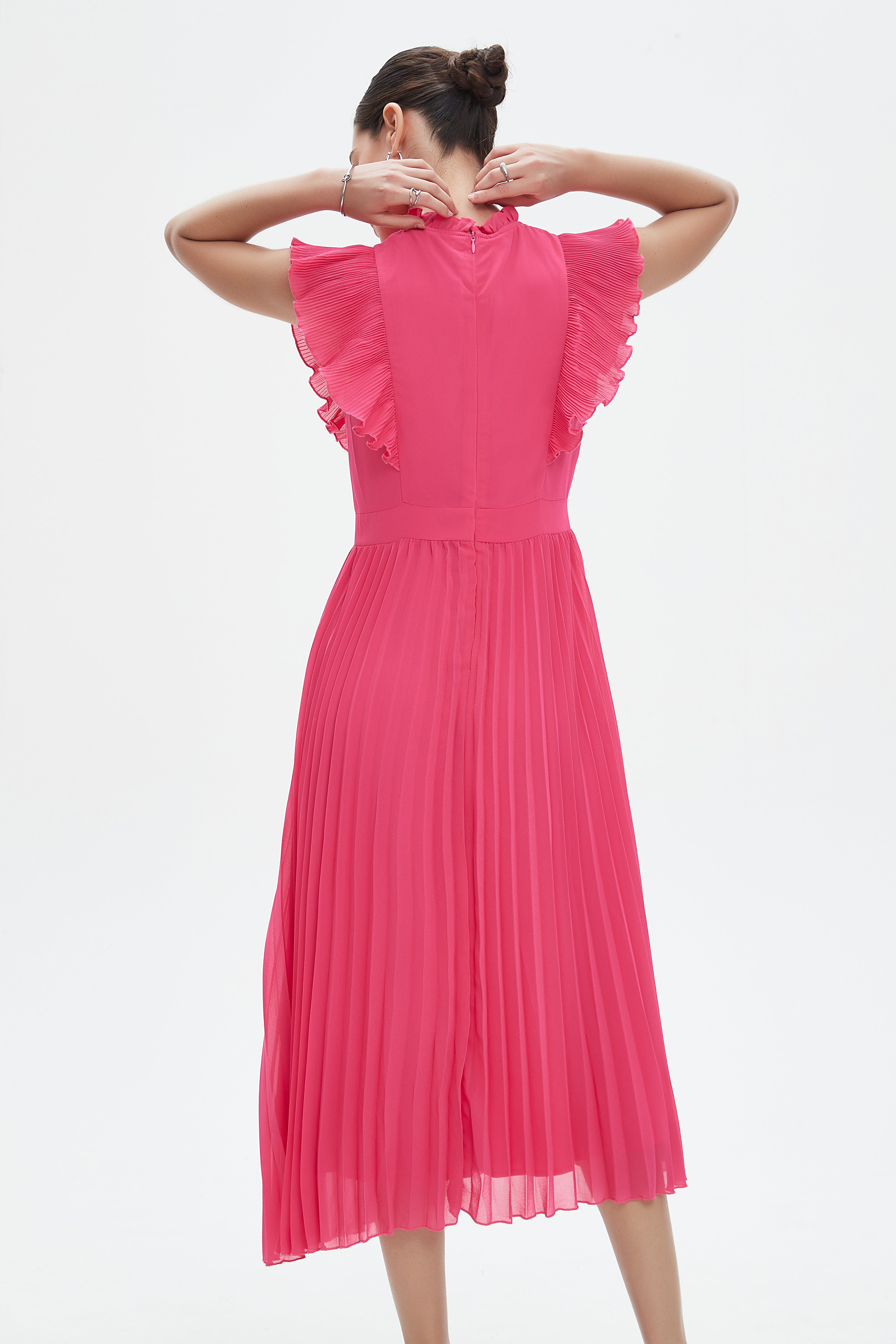 نتشي فستان ميدي بأكمام قصيرة بليسية بأزرار على الصدر