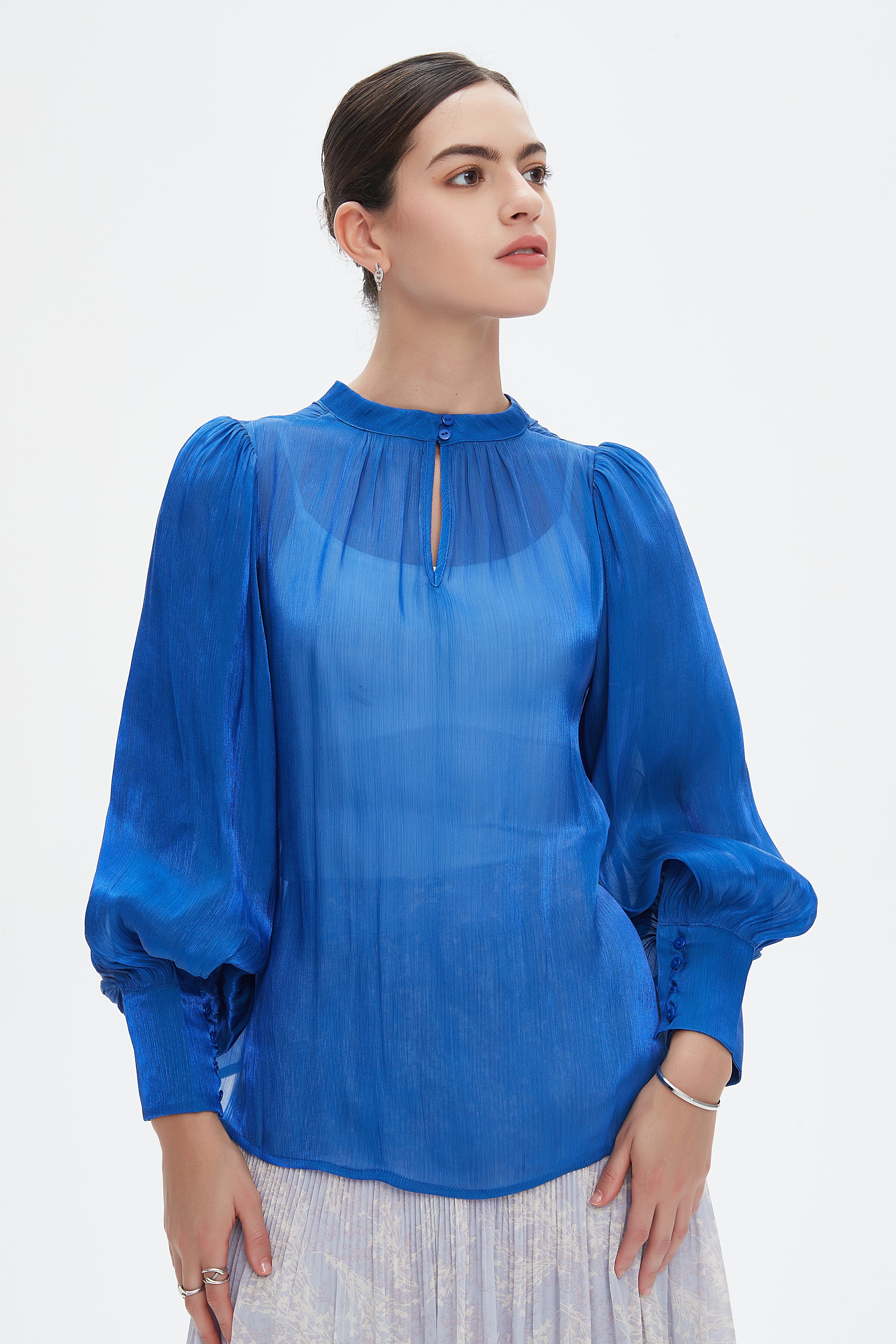 نتشي بلوزة بأكمام طويلة نسائية منفوخة بلميع