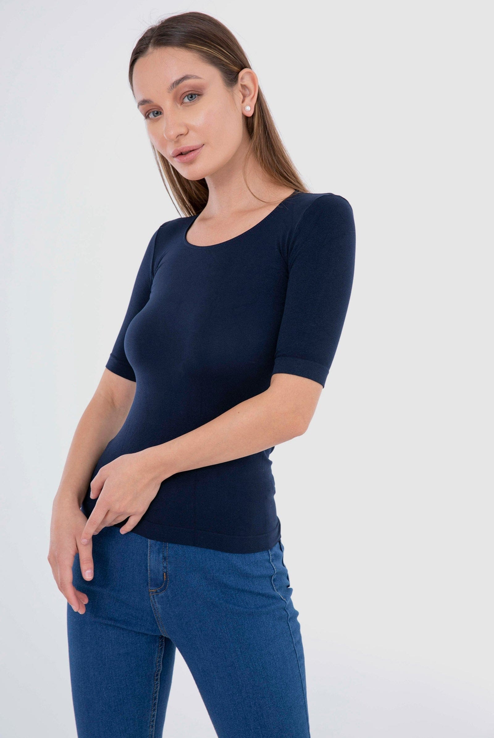 كارينا بلوزة سادة كم قصير مايكروفايبر بياقة دائرية