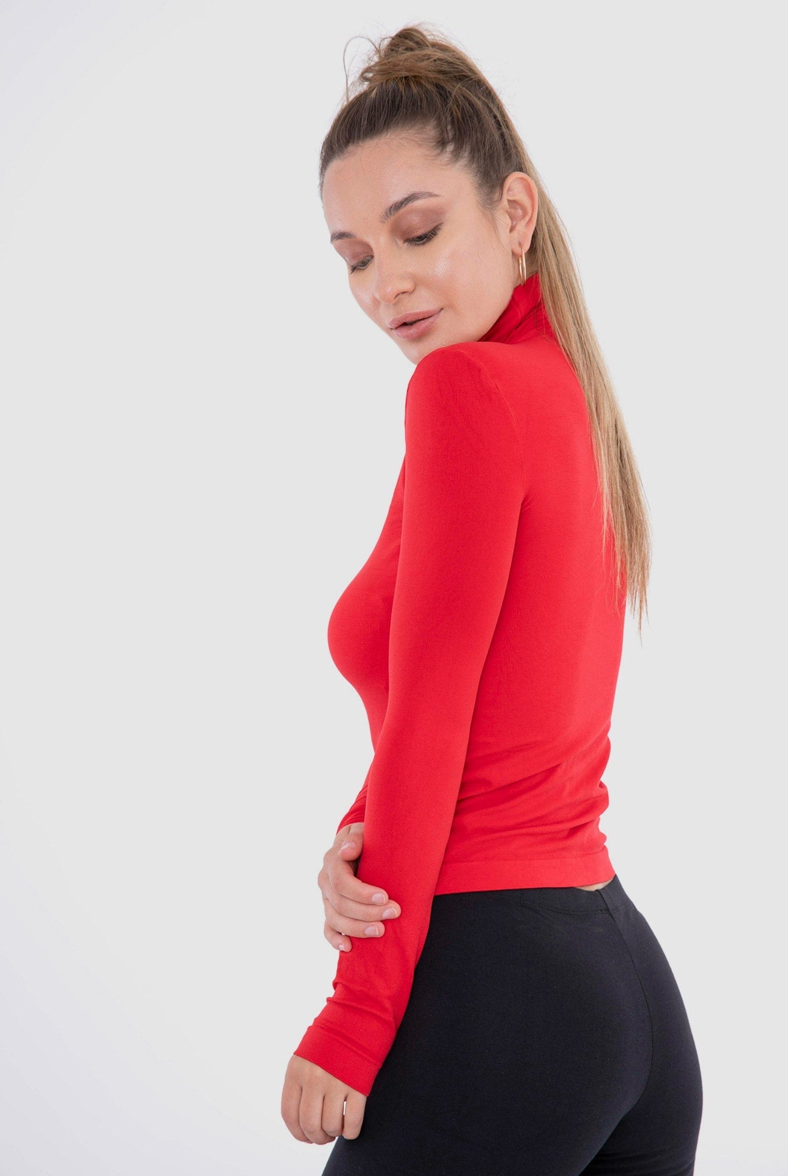 كارينا بلوزة سادة كم طويل من المايكروفايبر بياقة عالية نسائي