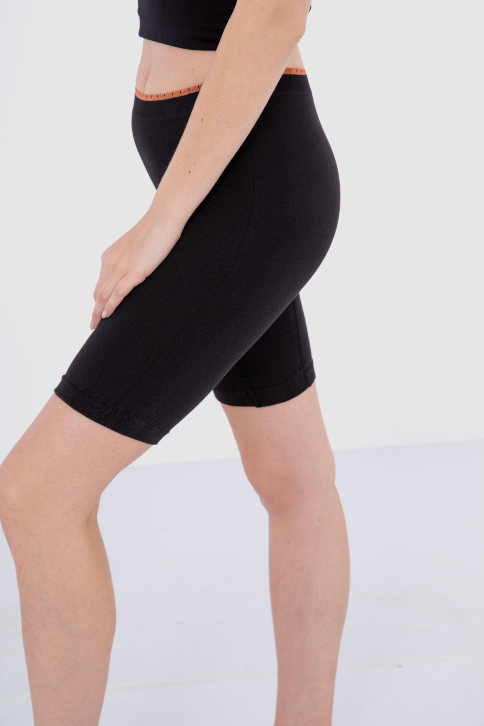 كارينا شورت ليجن رياضي قطن بحواف ملونة