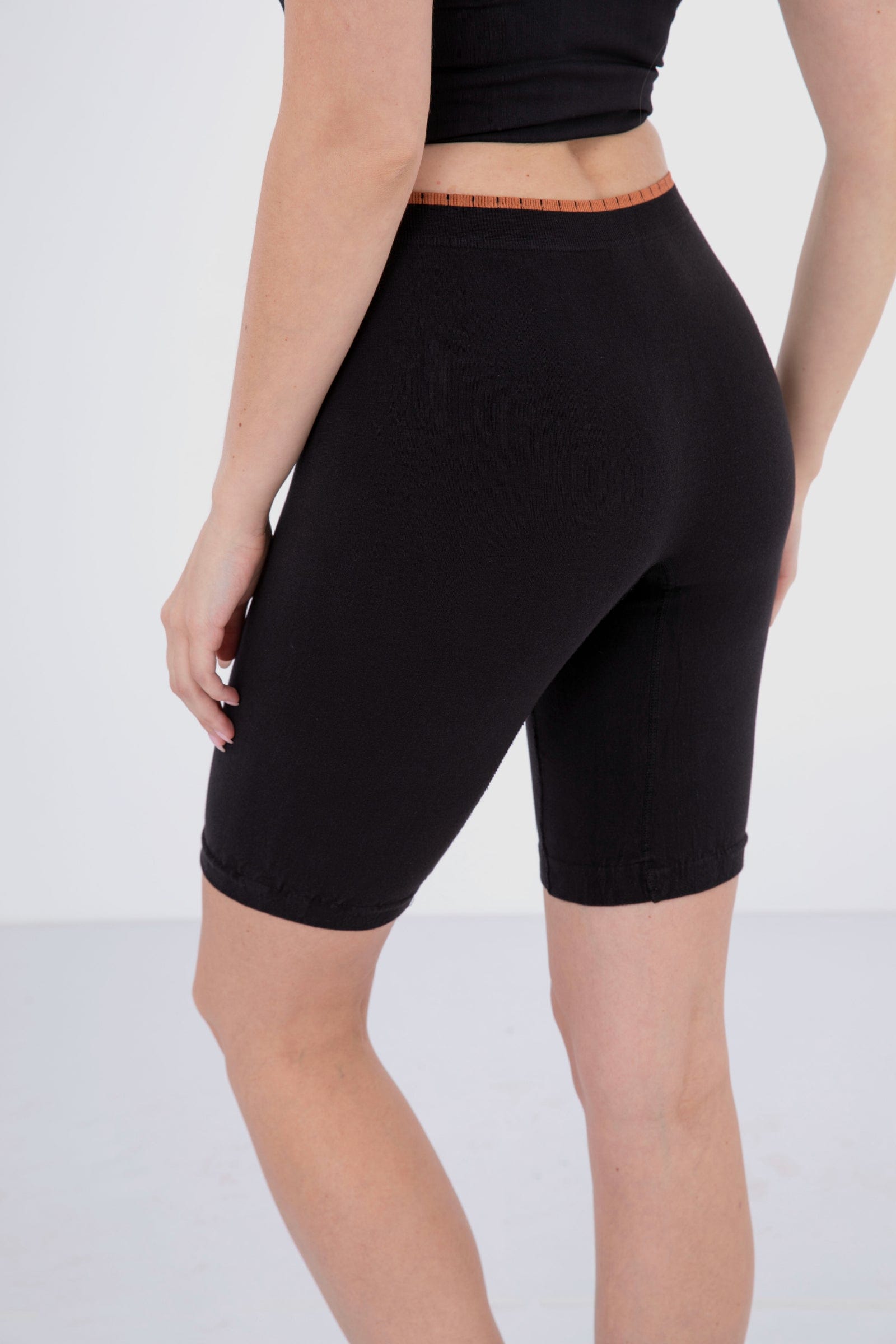 كارينا شورت ليجن رياضي قطن بحواف ملونة