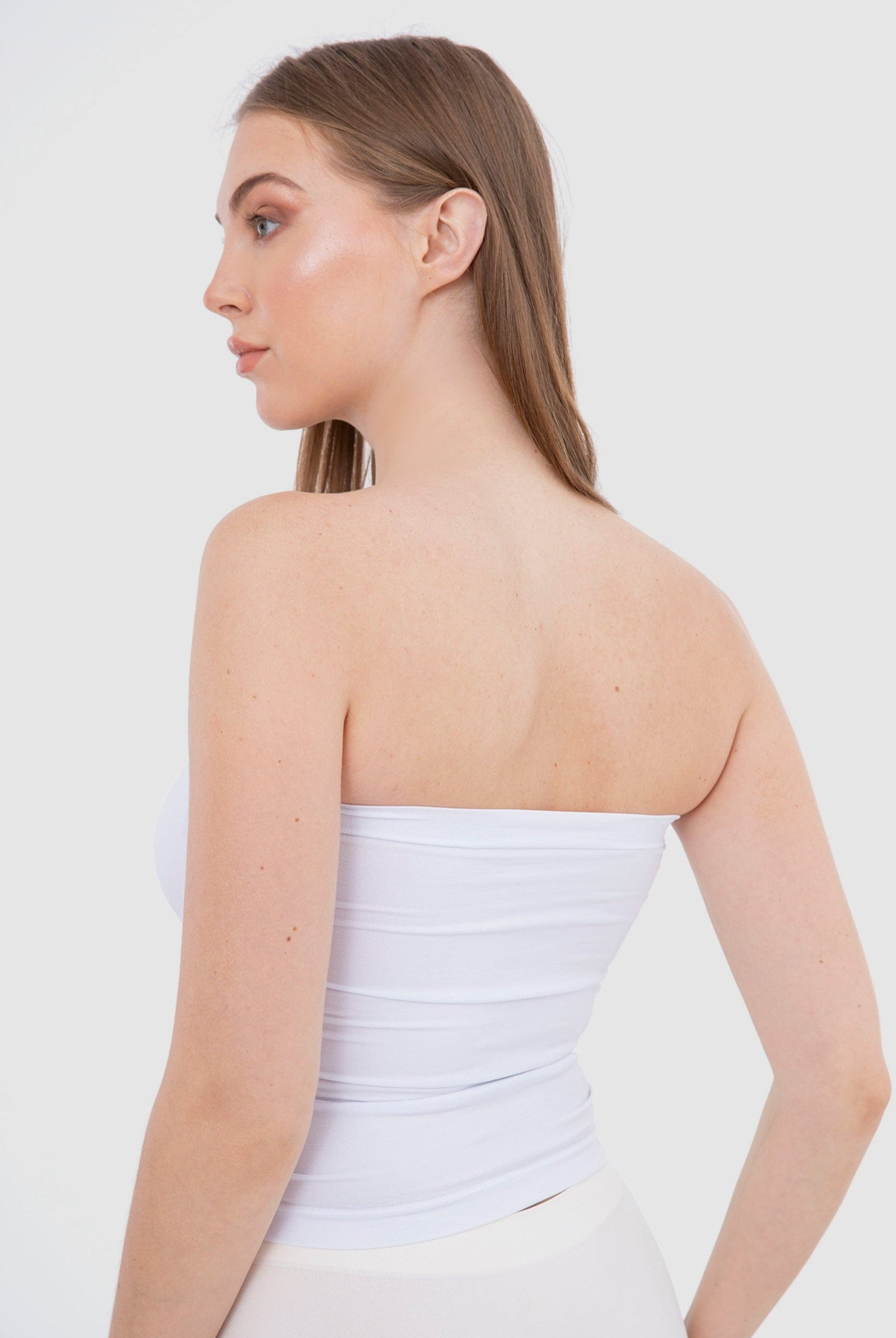 كارينا توب انبوبي سادة بدون حمالات