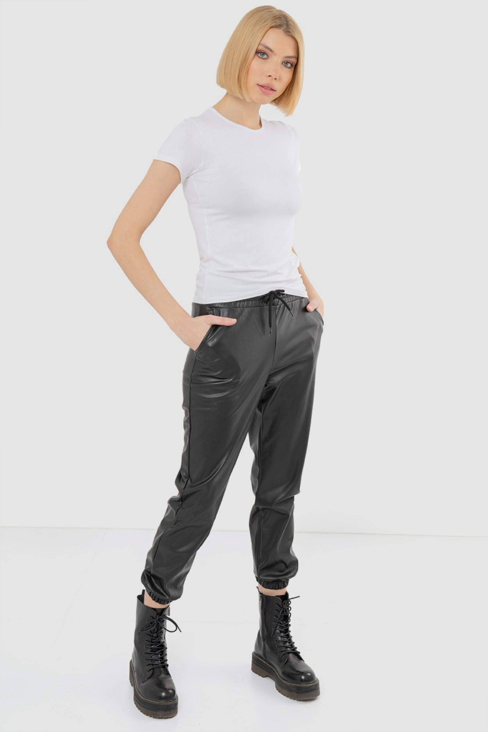 كارينا بلوزة كم قصير من الفيسكوز سادة