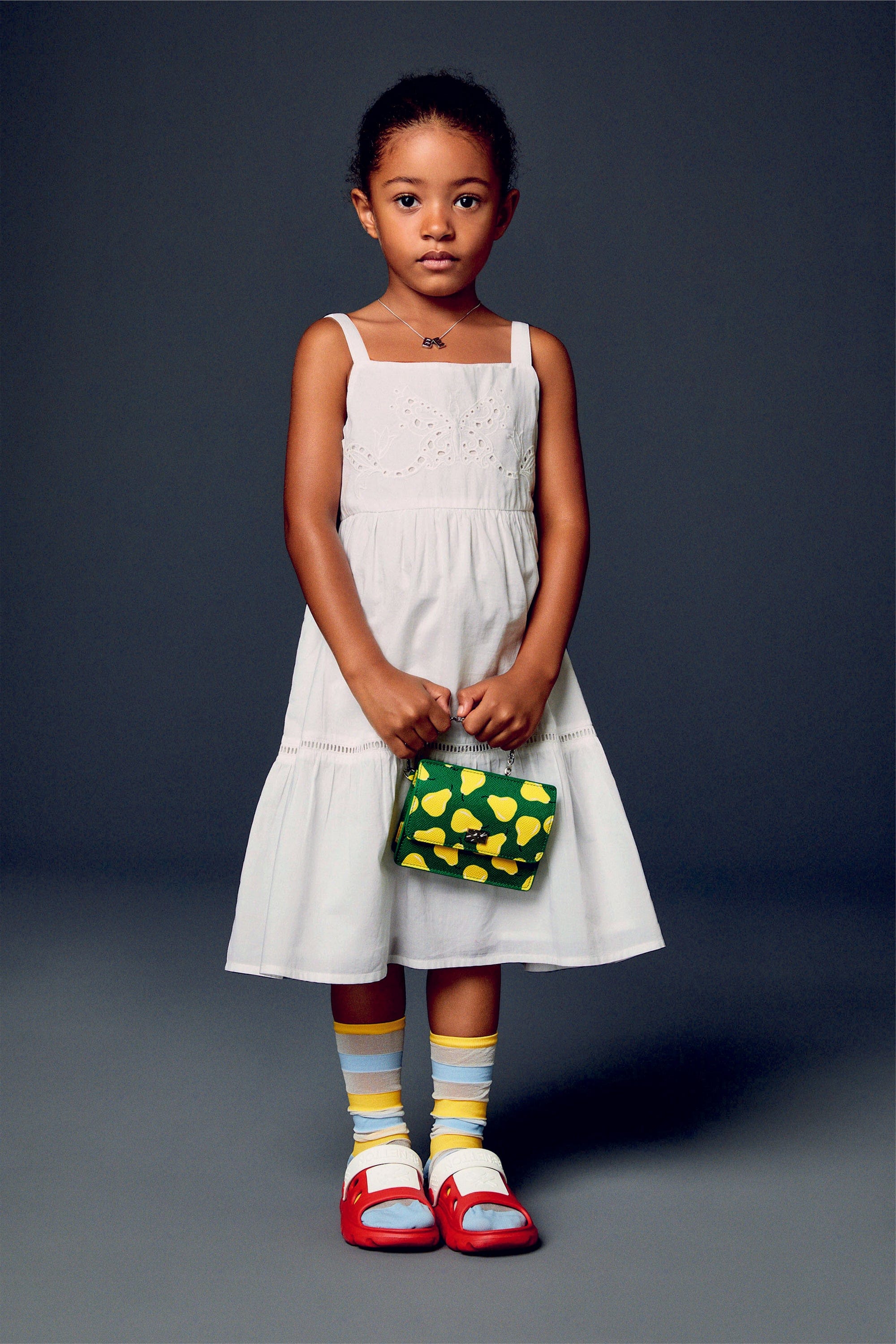 يونايتد كولورز اوف بينيتون فستان بناتي بكشكشة وتطريز عالصدر بحمالات