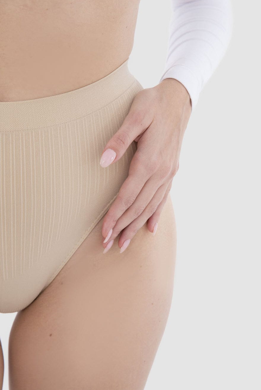 كارينا سروال داخلي سادة ناعم الملمس