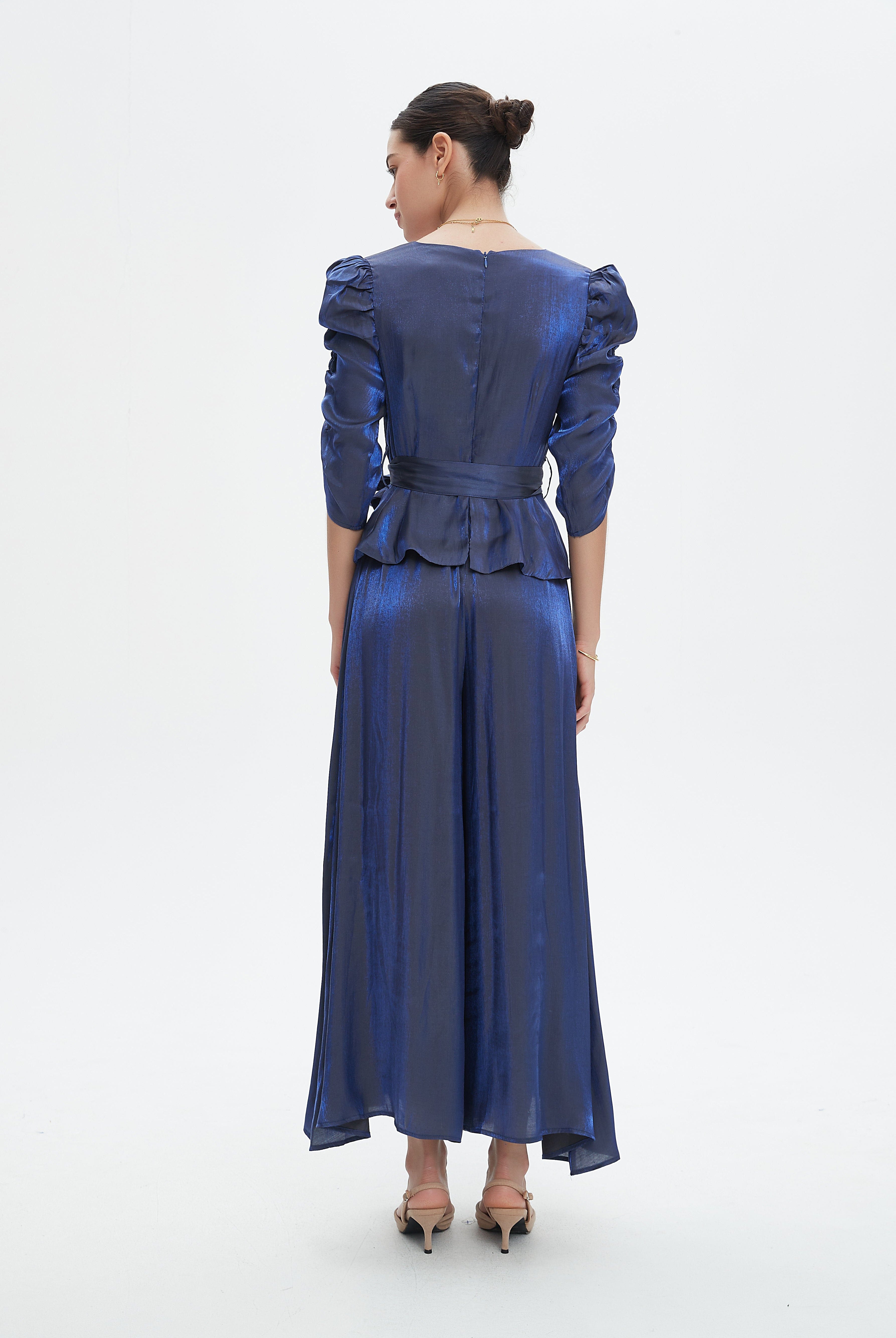 نتشي جمبسوت كم قصير برباط على الخصر