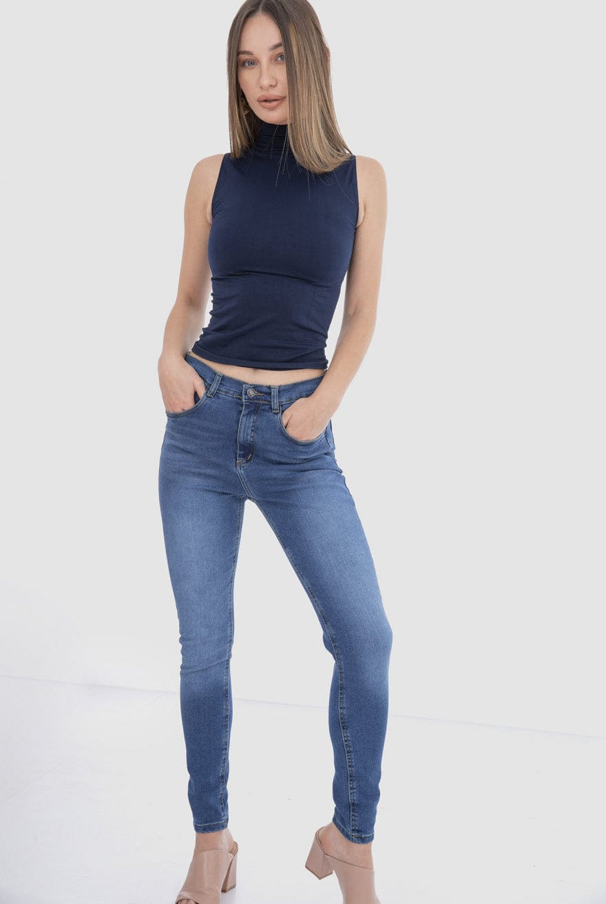 كارينا بلوزة بدون أكمام بياقة عالية