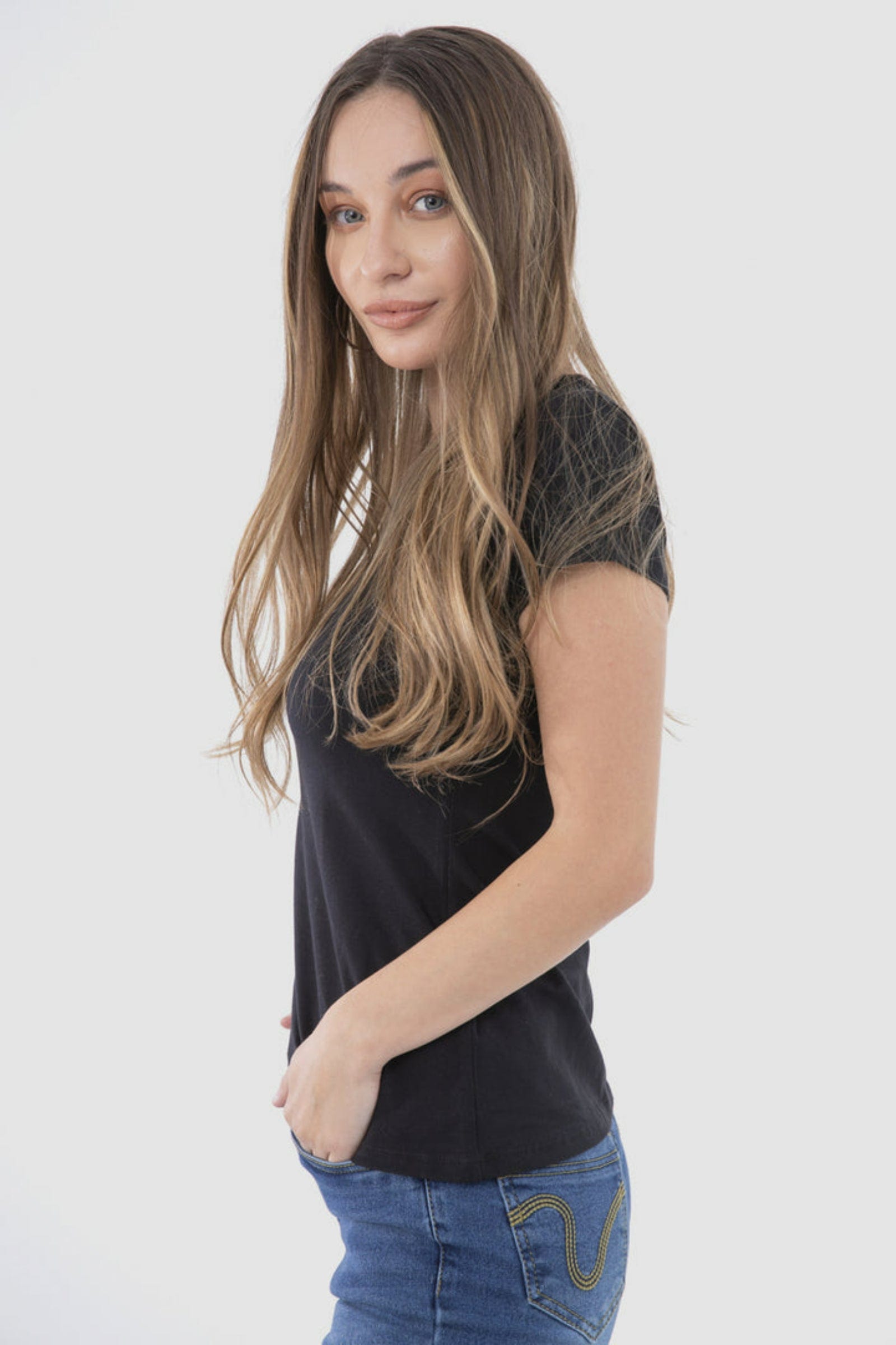 كارينا بلوزة سادة نص كم بياقة مستديرة