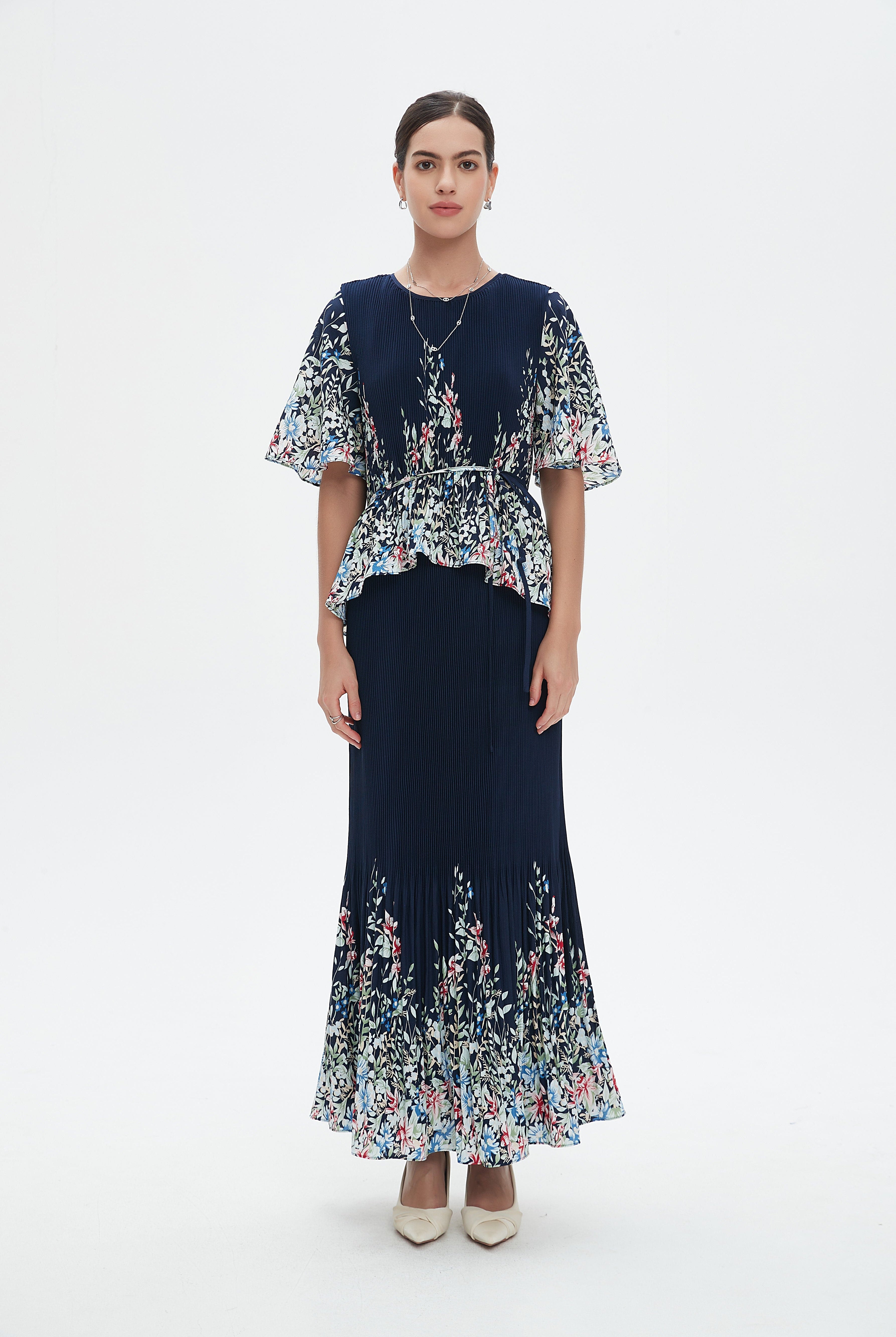 نتشي فستان طويل بأكمام قصيرة مشجر بليسية