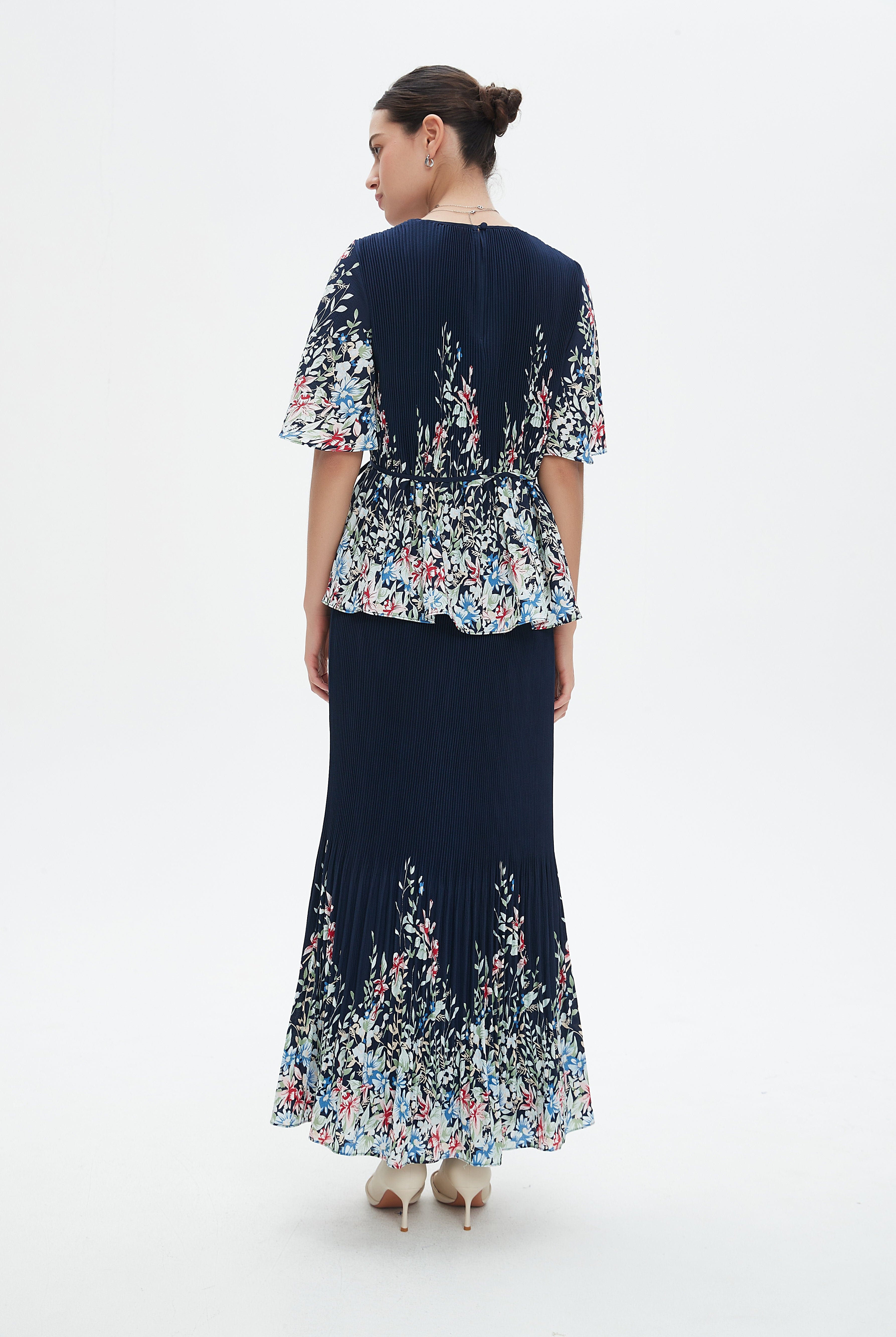 نتشي فستان طويل بأكمام قصيرة مشجر بليسية