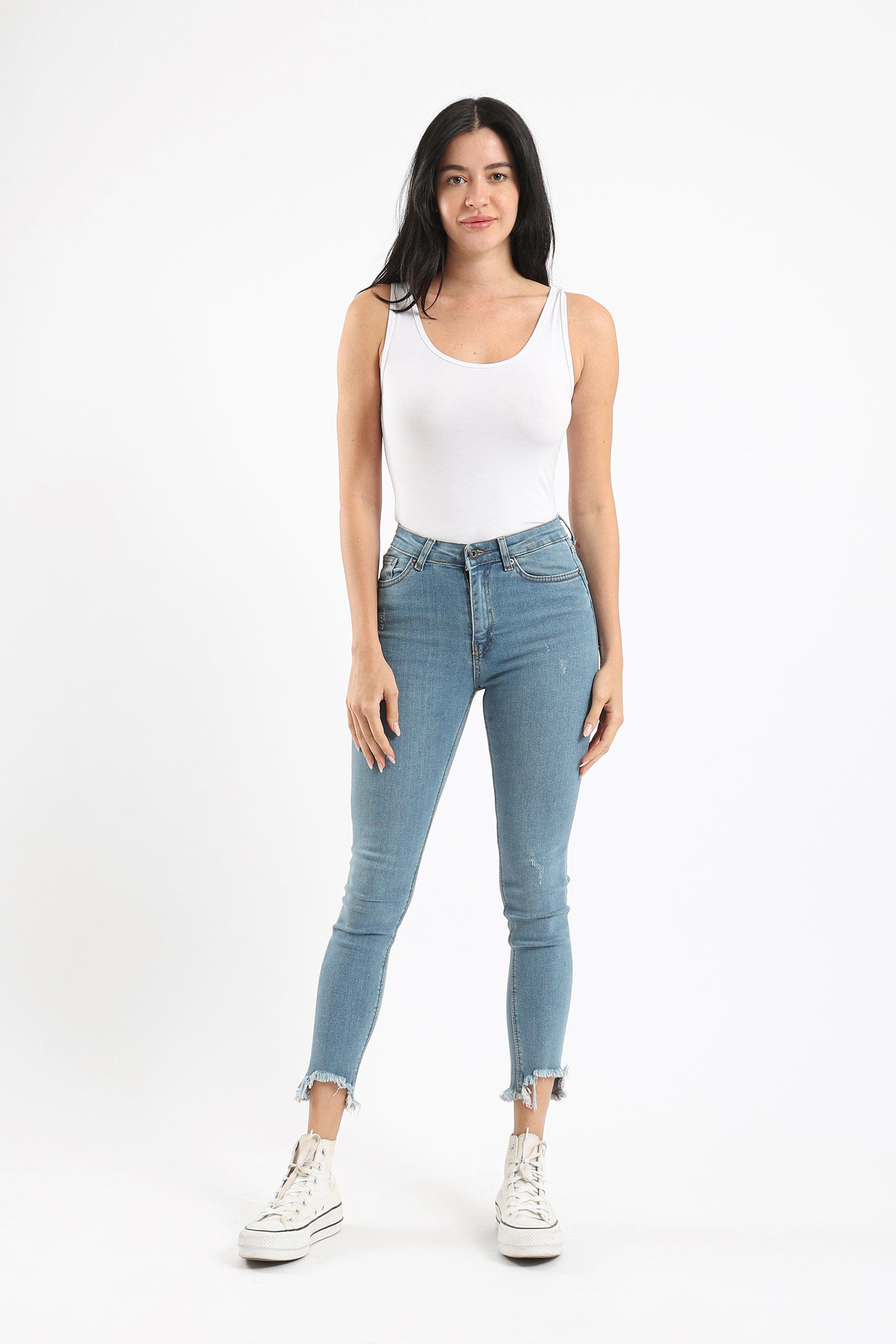 كارينا تانك توب نسائي ضيق سادة