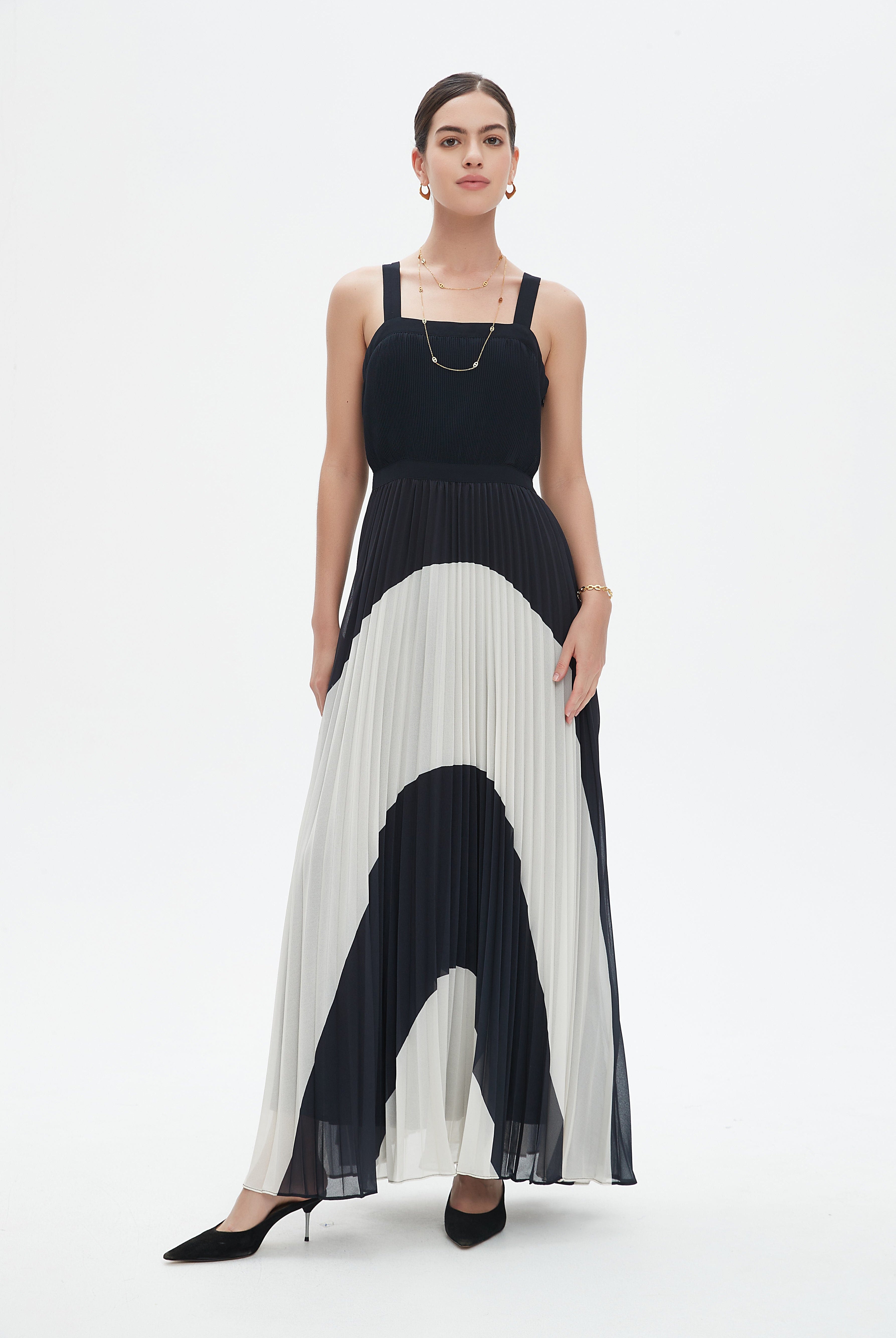 نتشي فستان ماكسي بدون أكمام بحمالات عريضة