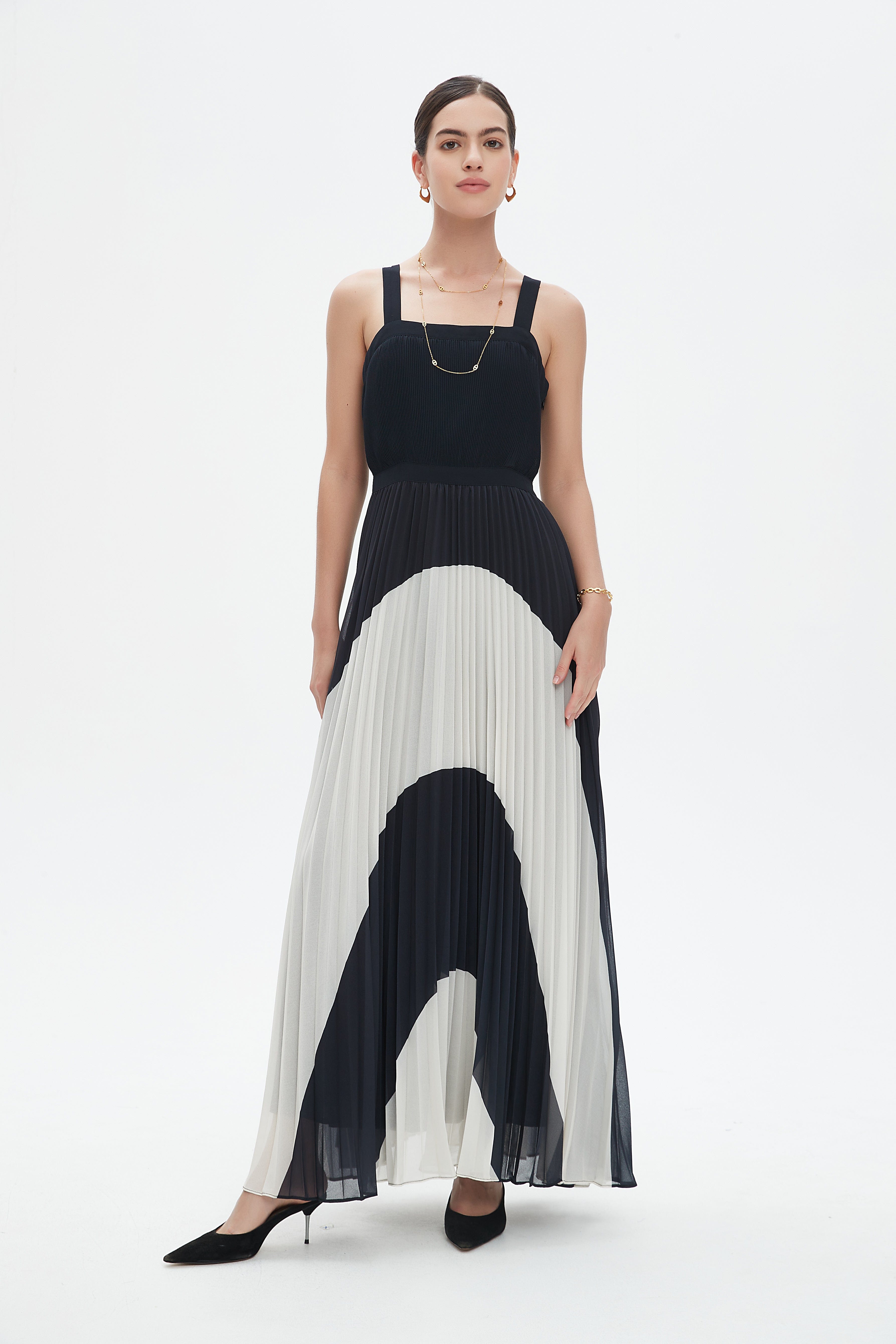 نتشي فستان ماكسي بدون أكمام بحمالات عريضة