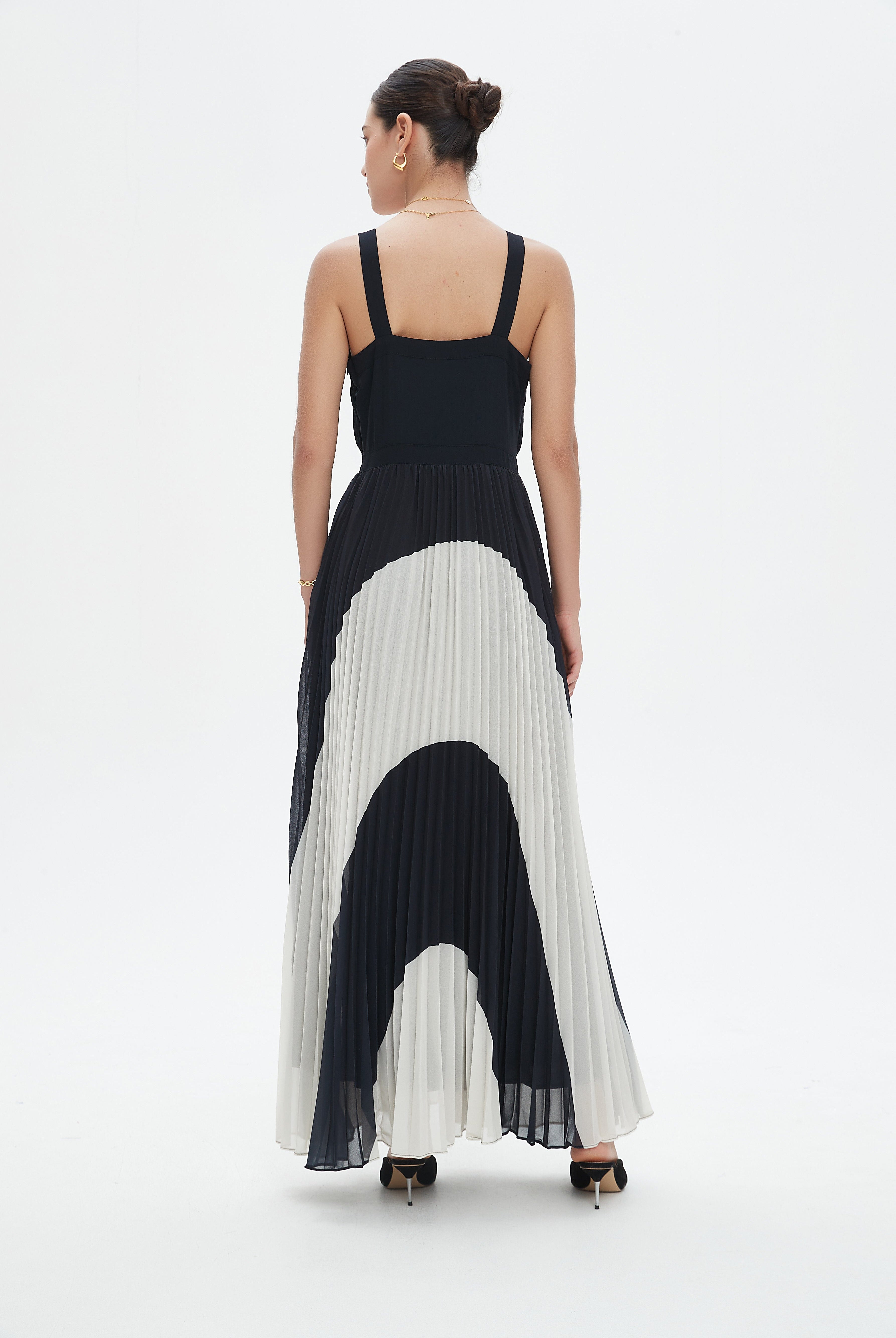 نتشي فستان ماكسي بدون أكمام بحمالات عريضة