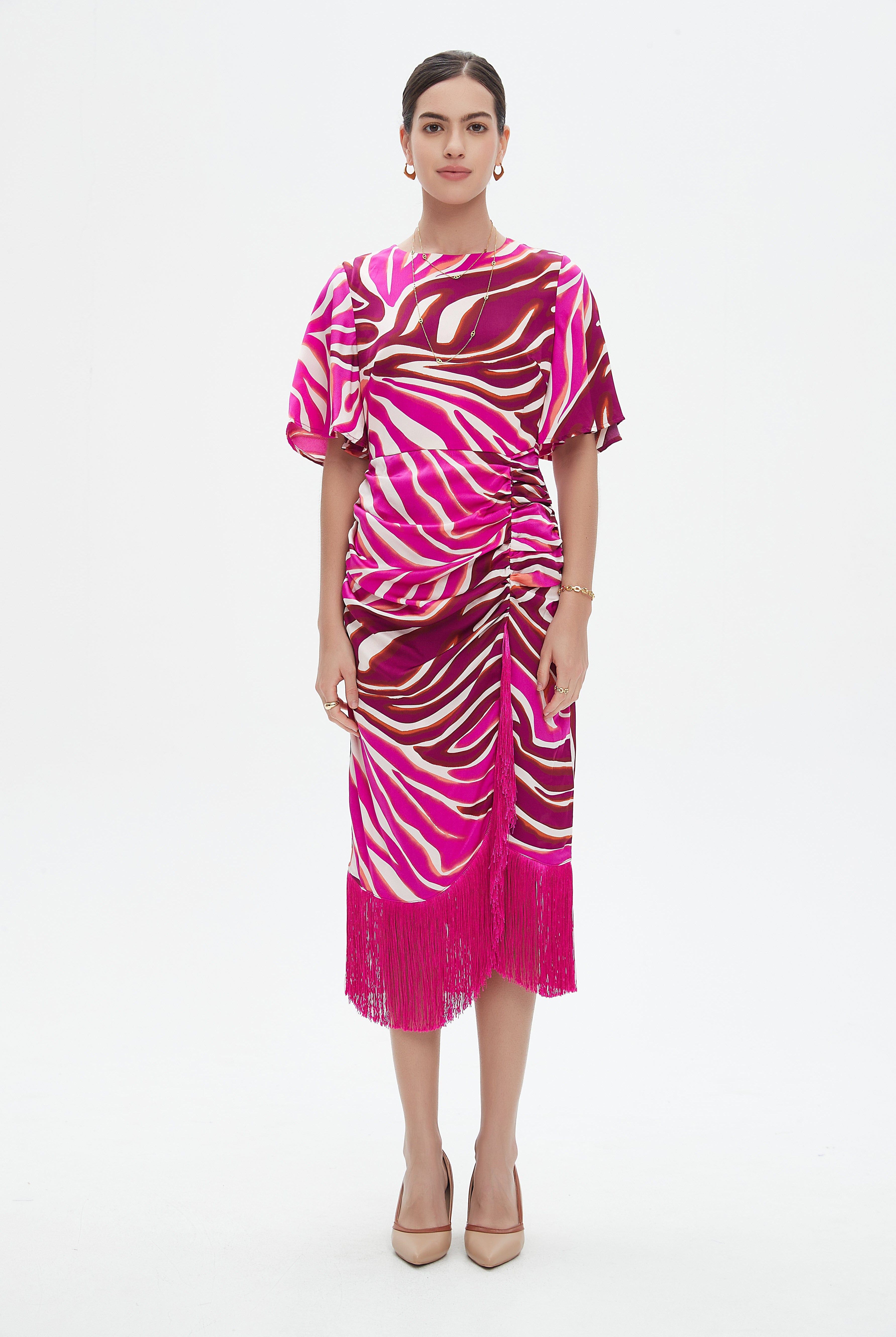 نتشي فستان ميدي بأكمام قصيرة بنمط تايجر بشراشيب