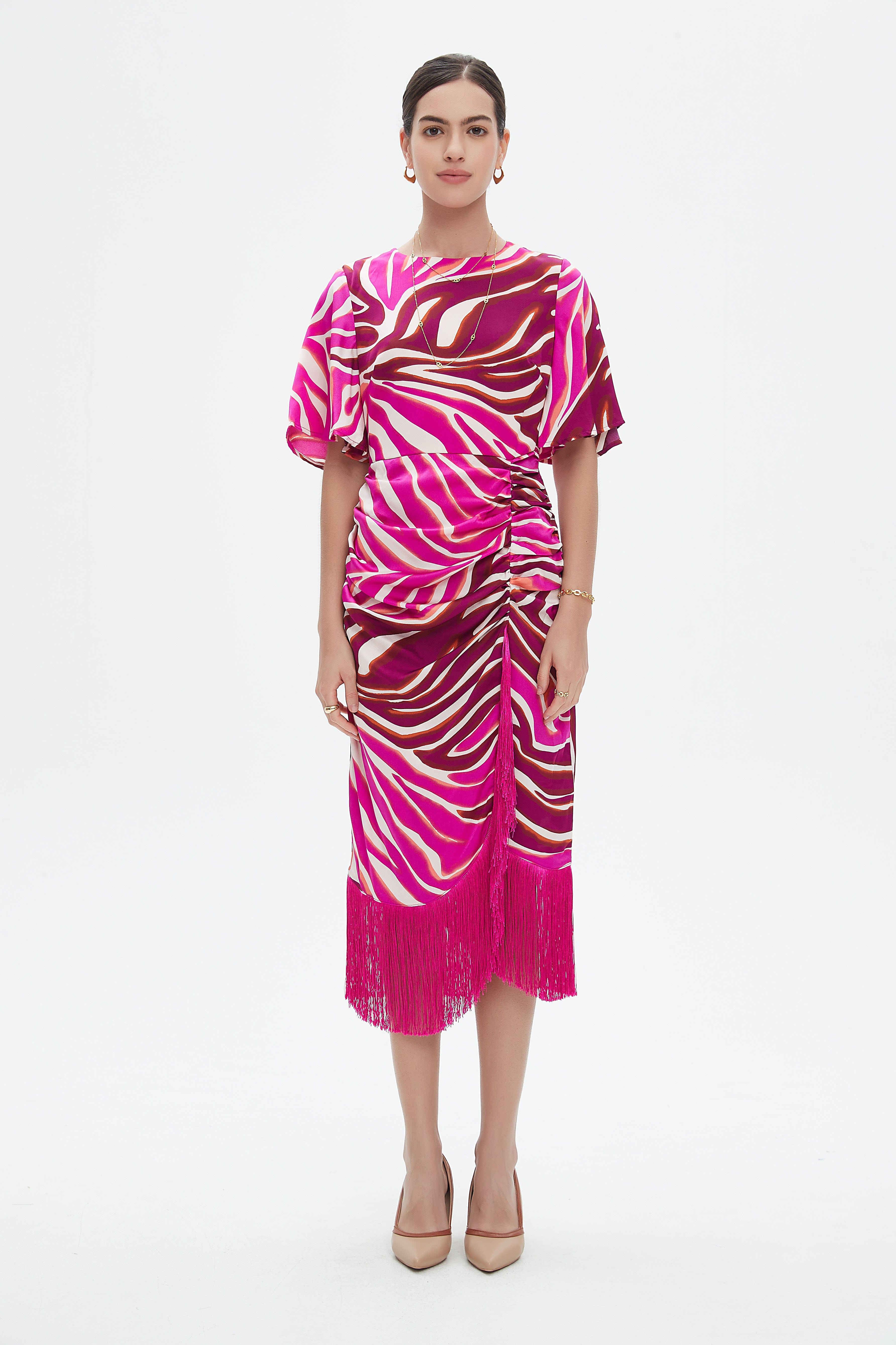 نتشي فستان ميدي بأكمام قصيرة بنمط تايجر بشراشيب