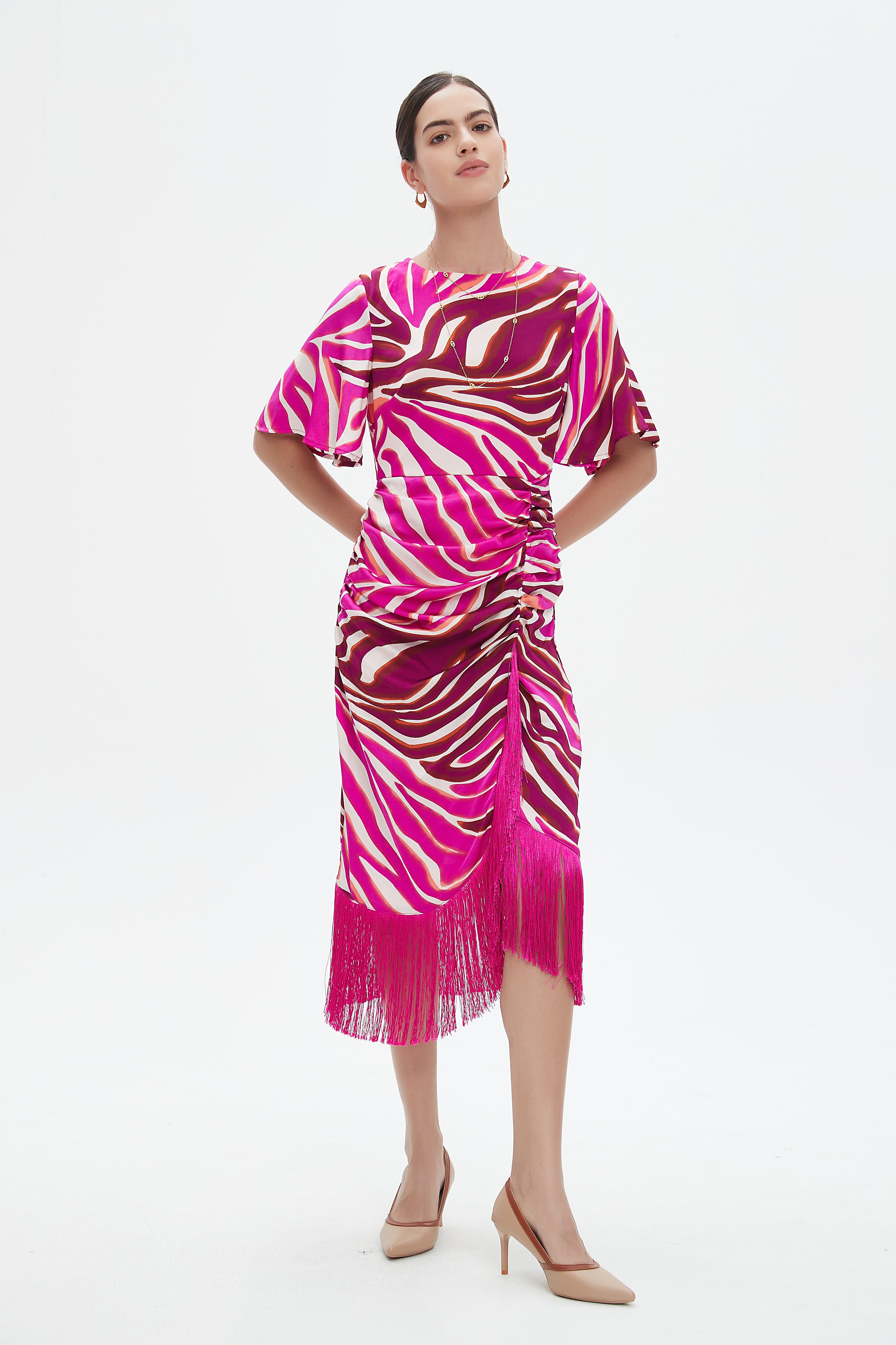 نتشي فستان ميدي بأكمام قصيرة بنمط تايجر بشراشيب