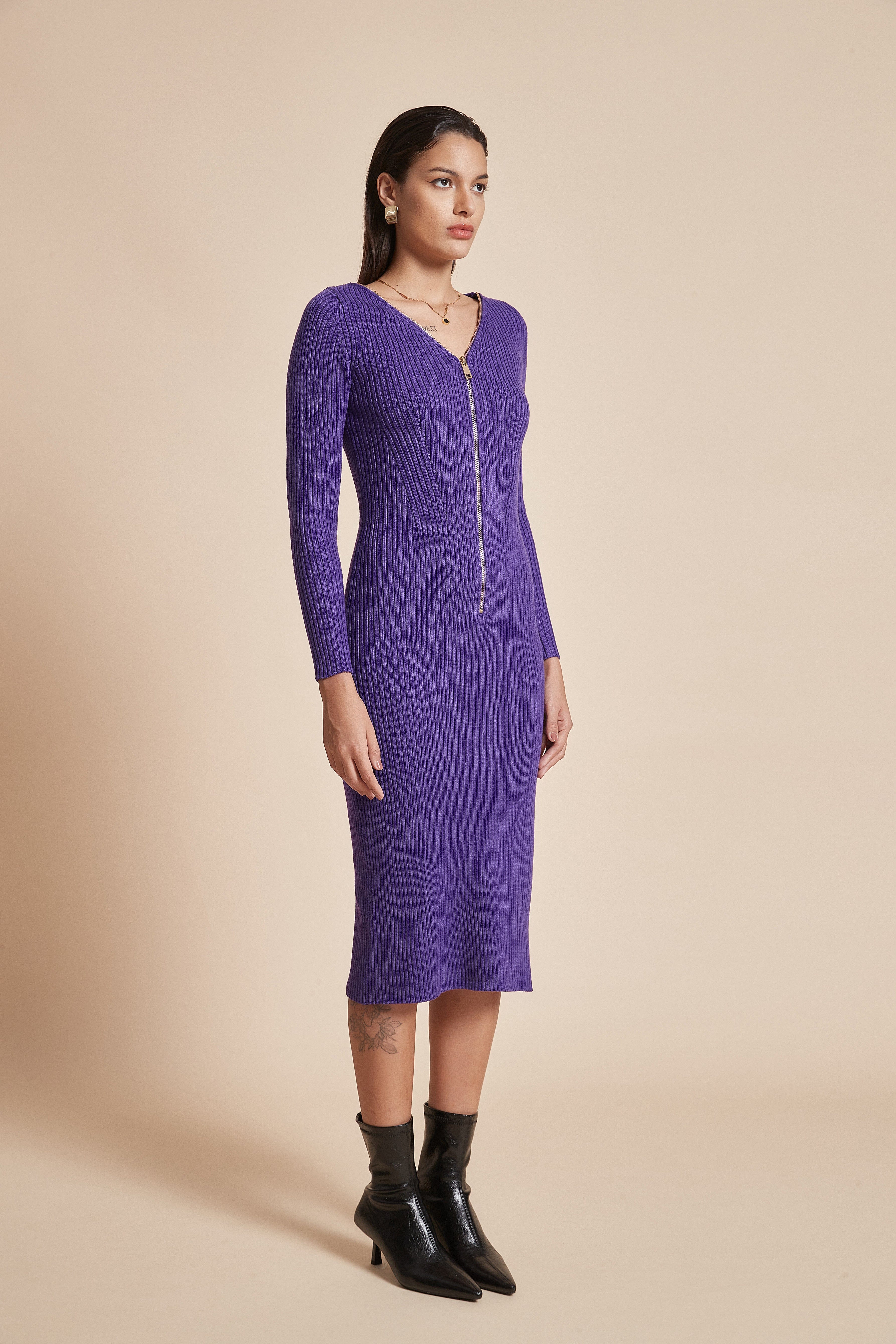 ูููุง ูุณุชุงู ูุณุงุฆู ู
ุถูุน ู
ูุฏู ุจูู
ุทููู ูุฑูุจุฉ ุนูู ุดูู V ู
ุน ุณุญุงุจ ุฃู
ุงู
ู