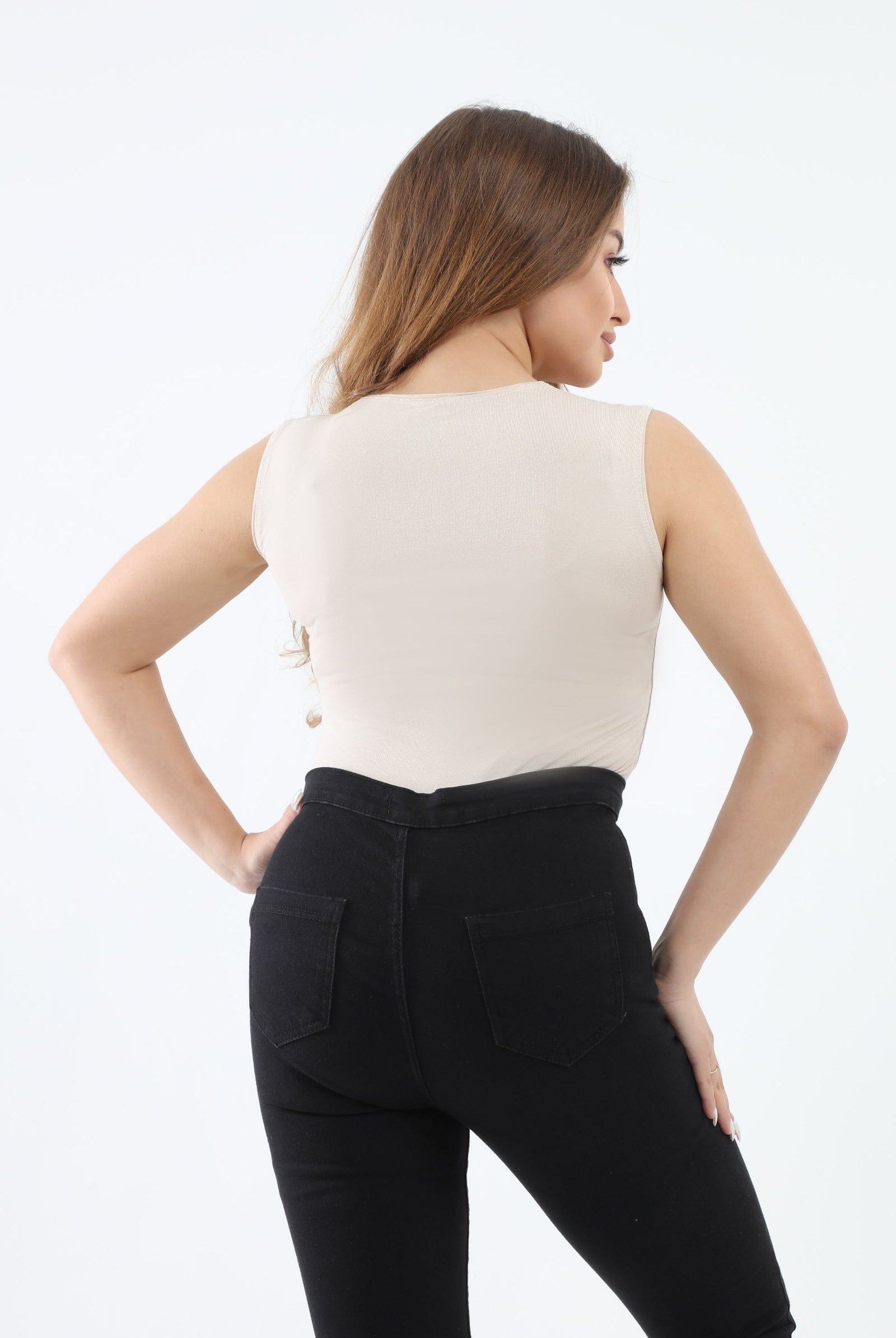 كارينا بلوزة كت بدون أكمام بياقة دائرية سادة