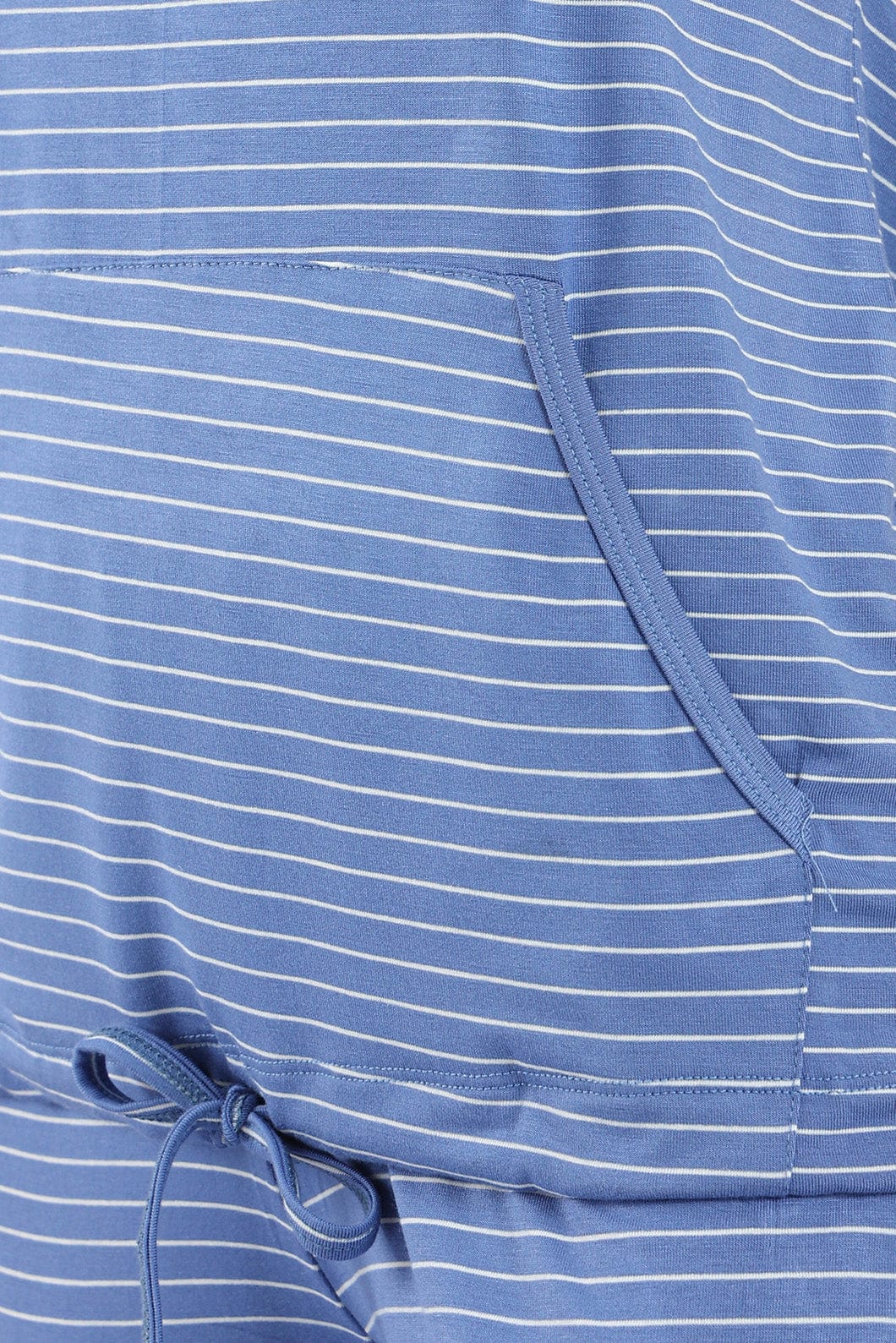 كارينا طقم بيجامة مخطط بلوزة نص كم وبنطلون أزرق غامق