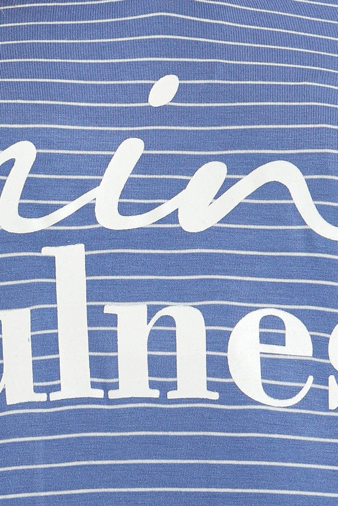 كارينا ثوب نوم نسائي مخطط بفتحة رقبة V أزرق غامق