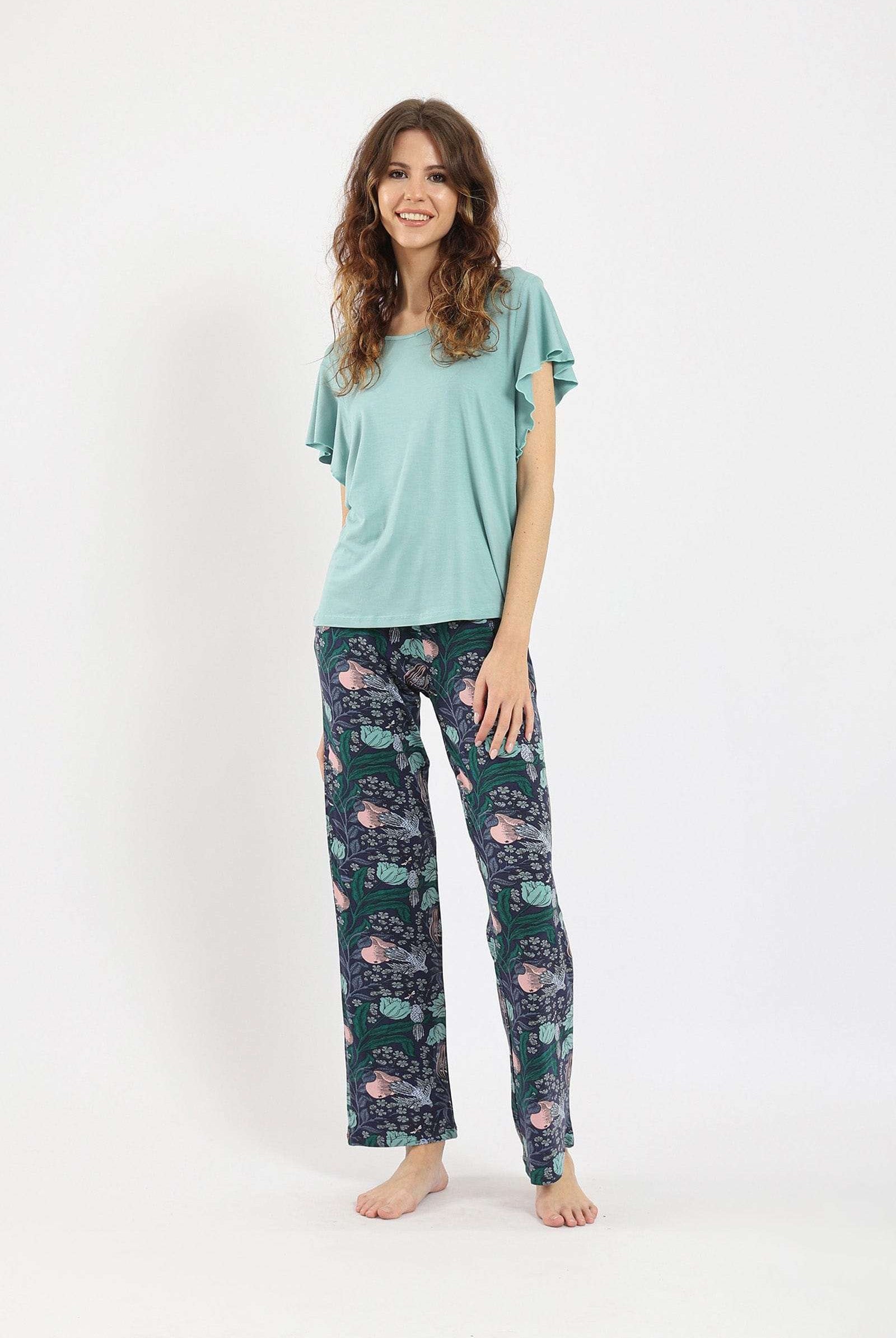 كارينا طقم بيجامة بلوزة نص كم سادة وبنطلون منقوش زهور اخضر مينت فاتح