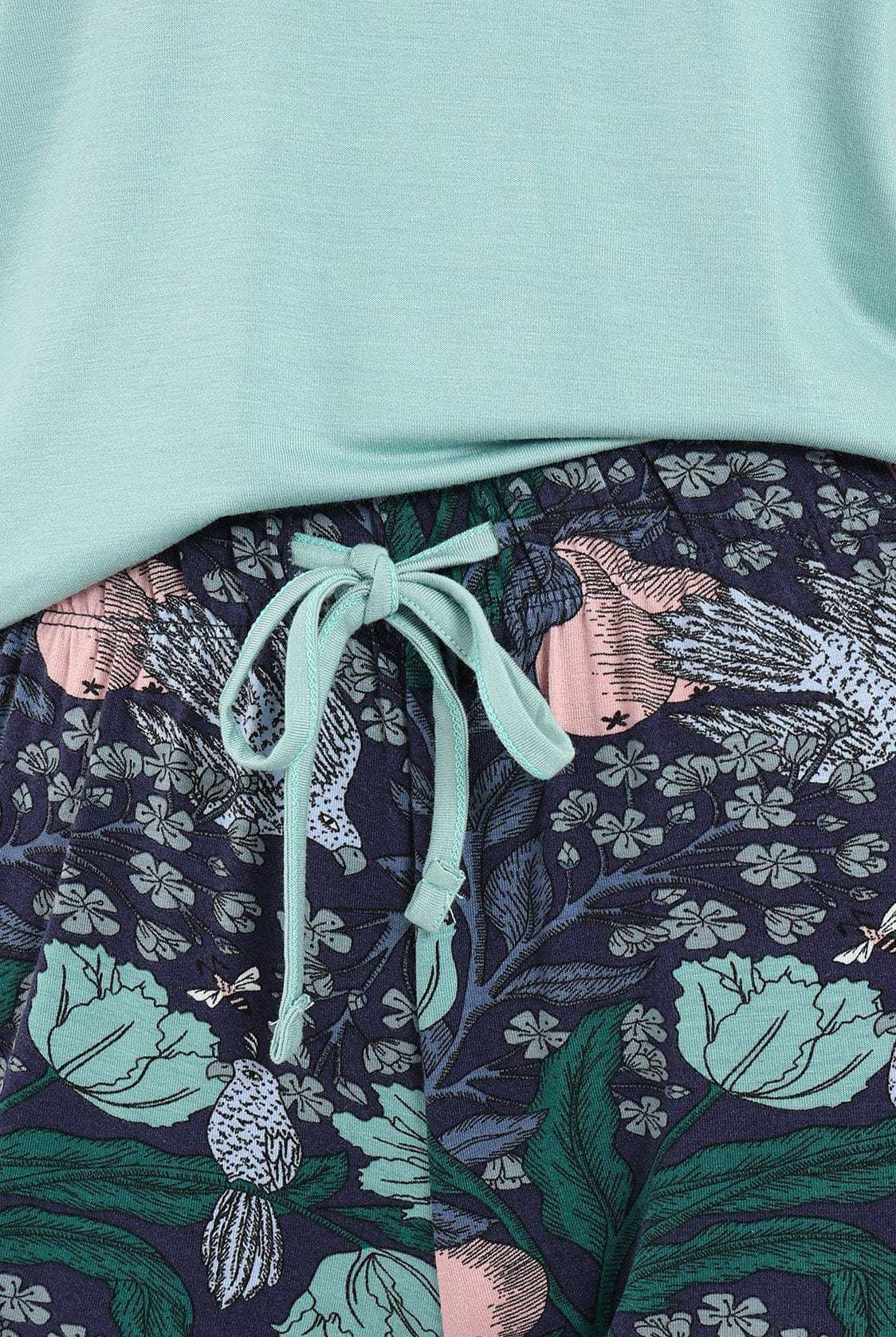 كارينا طقم بيجامة بلوزة نص كم سادة وبنطلون منقوش زهور اخضر مينت فاتح