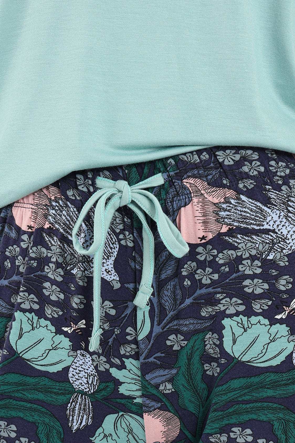 كارينا طقم بيجامة بلوزة نص كم سادة وبنطلون منقوش زهور اخضر مينت فاتح