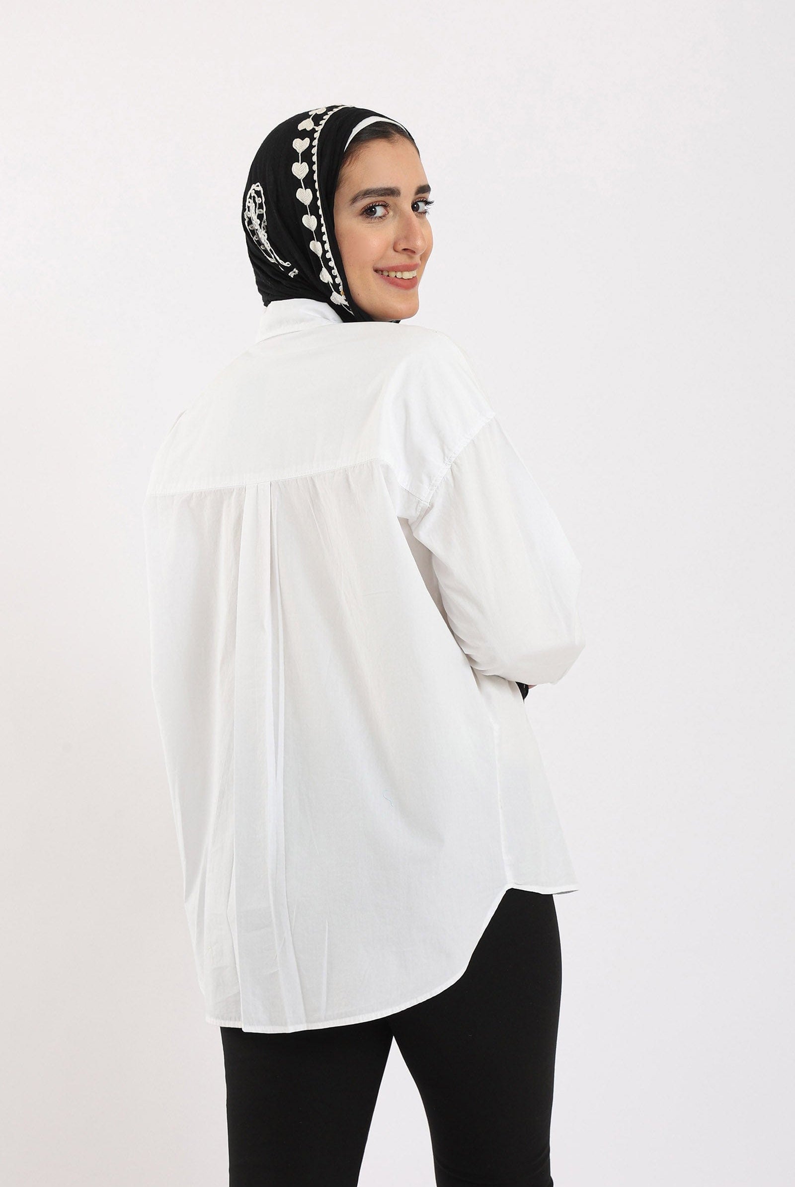 كارينا قميص سادة بأزرار أمامية بجيب مطبوع كم طويل