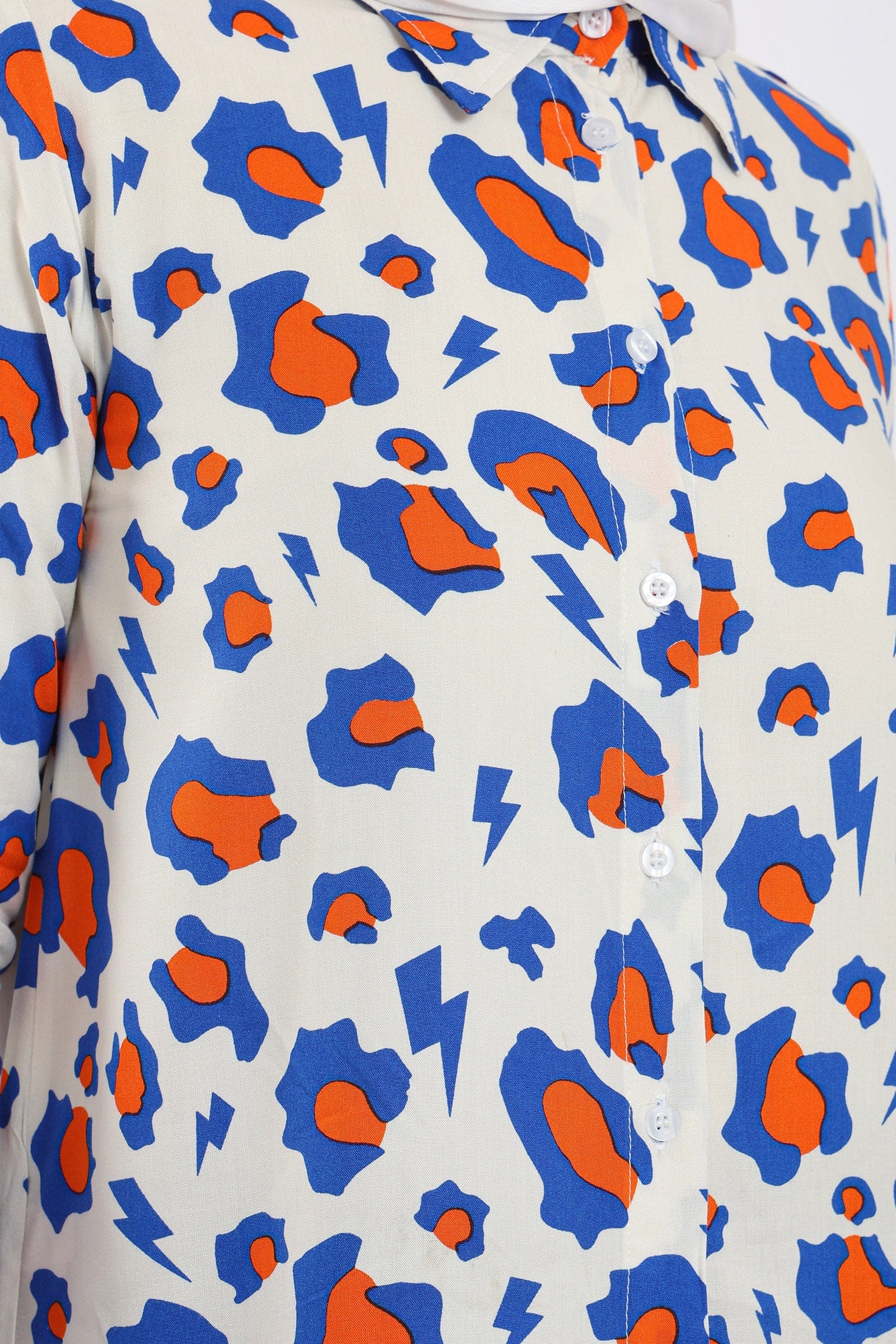 كارينا قميص بطبعة الفهد بأزرار أمامية كم طويل نسائي