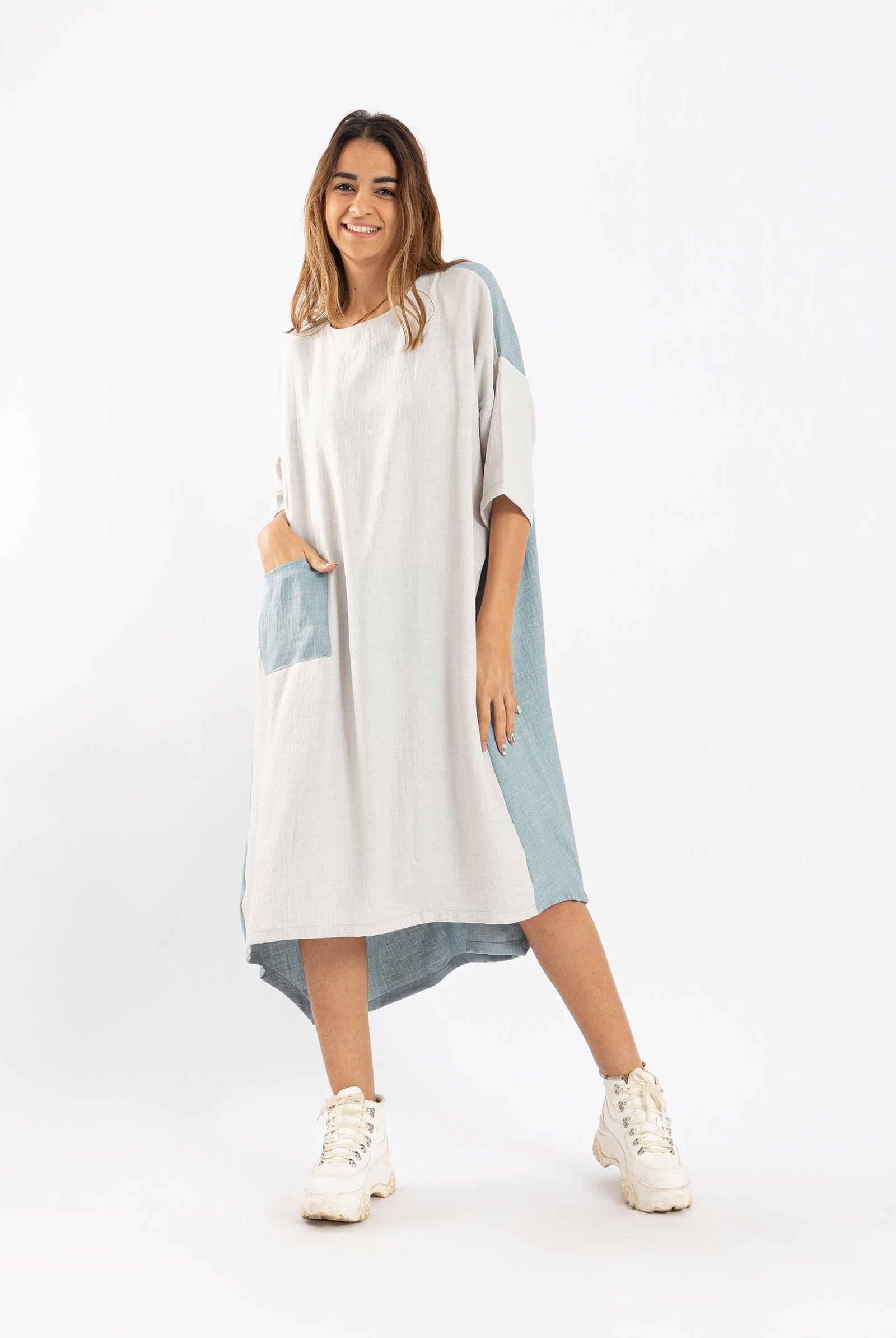 كارينا فستان فضفاض بلونين بجيب بياقة دائرية