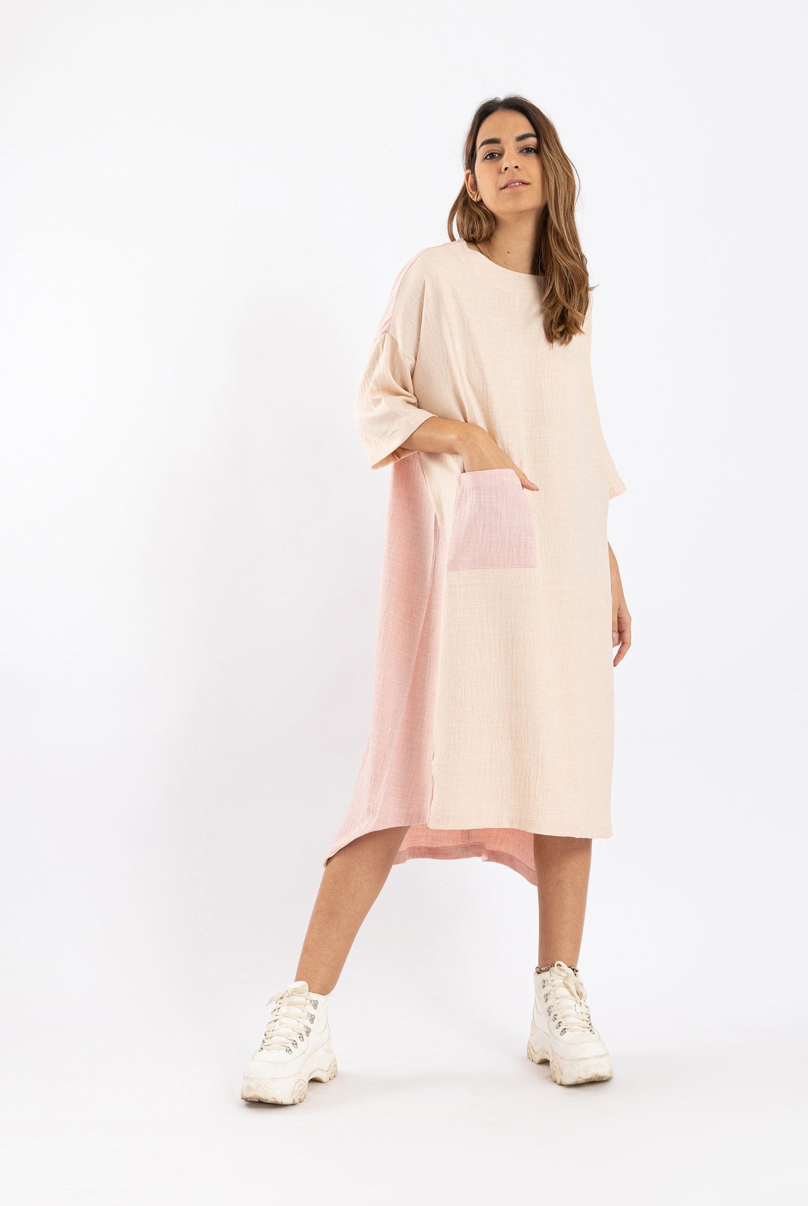 كارينا فستان فضفاض بلونين بجيب بياقة دائرية