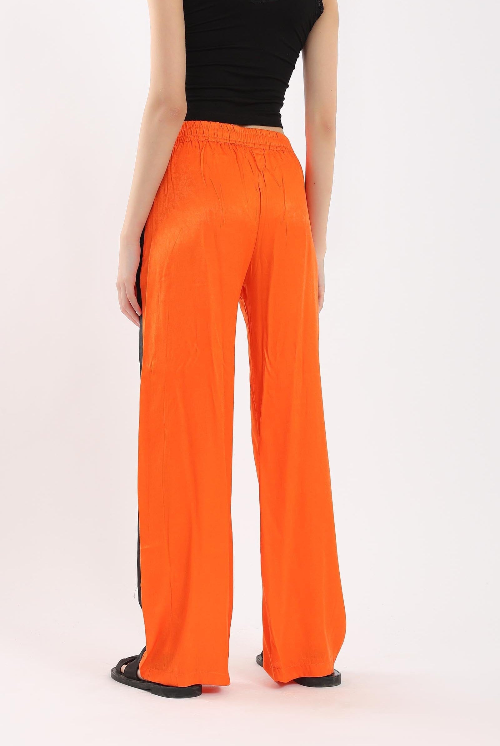 كارينا بنطال وايد ليج باللون البرتقالي طوي سادة برتقالي