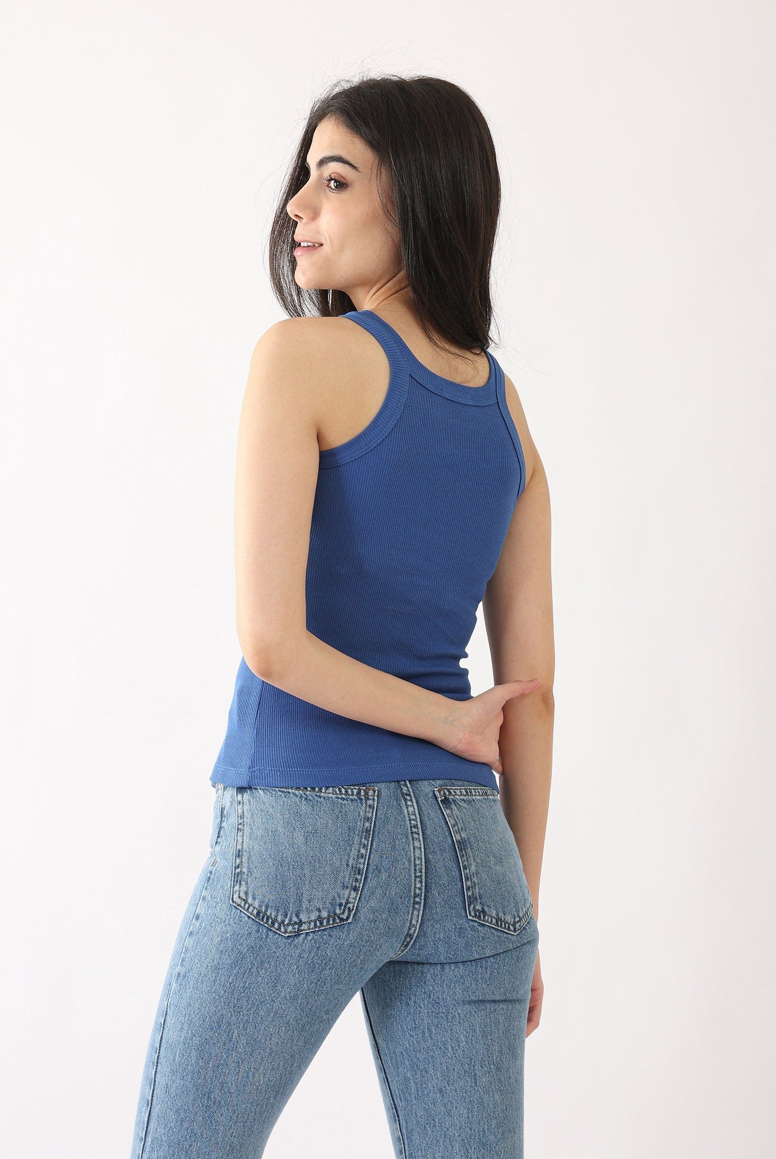 كارينا توب حمالة مضلع بقصة ضيقة