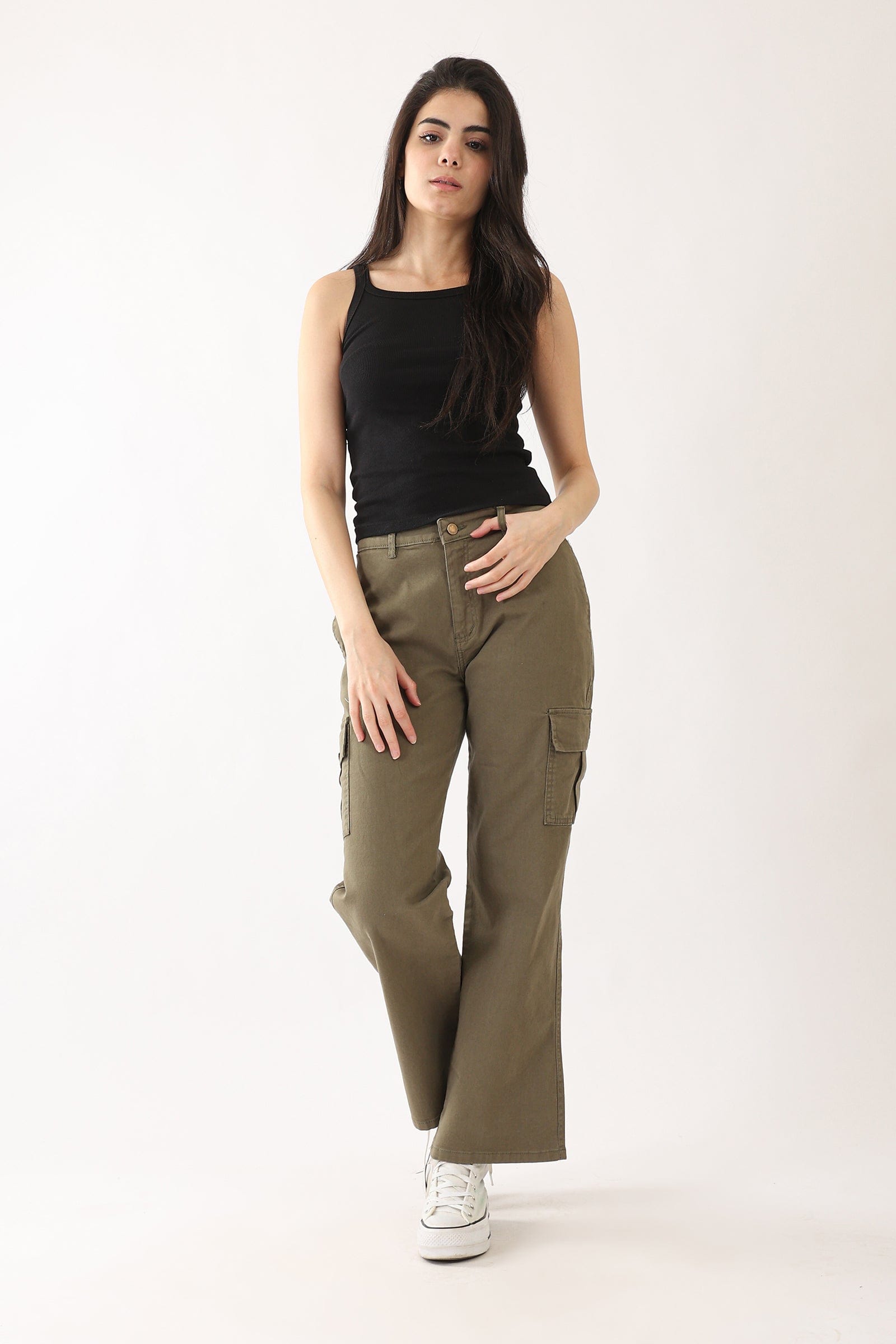 كارينا بلوزة مضلعة كت بياقة مستديرة بحمالات