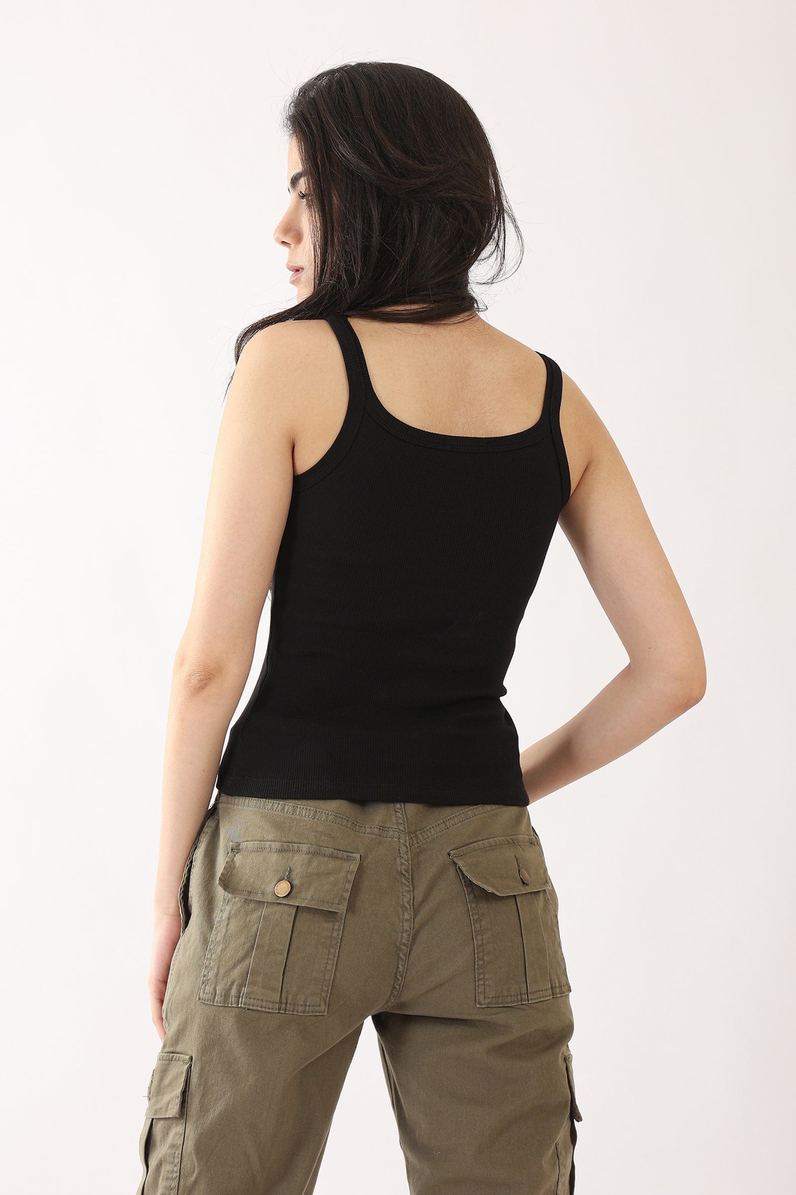 كارينا بلوزة مضلعة كت بياقة مستديرة بحمالات