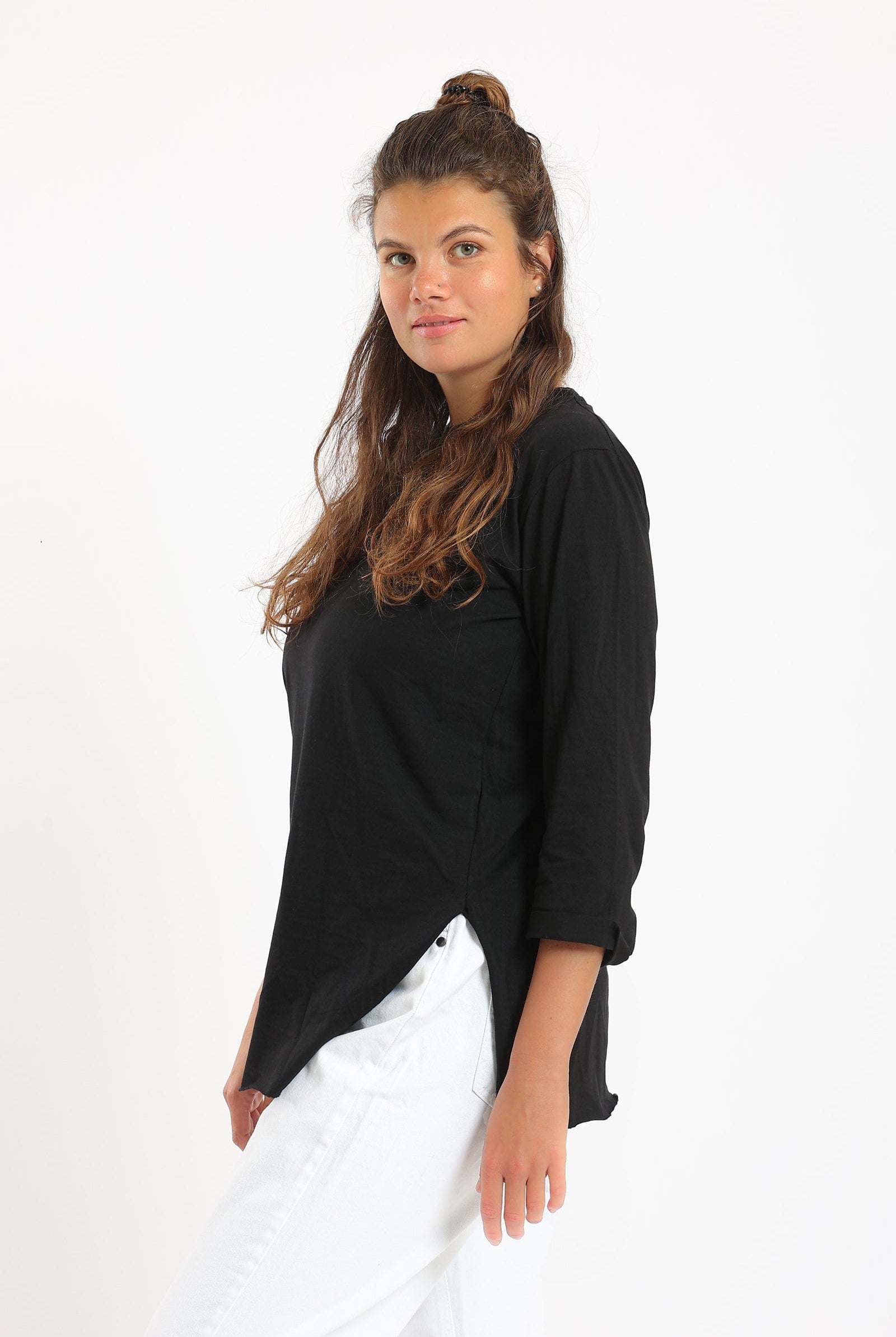 كارينا بلوزة سادة طويلة كم طويل