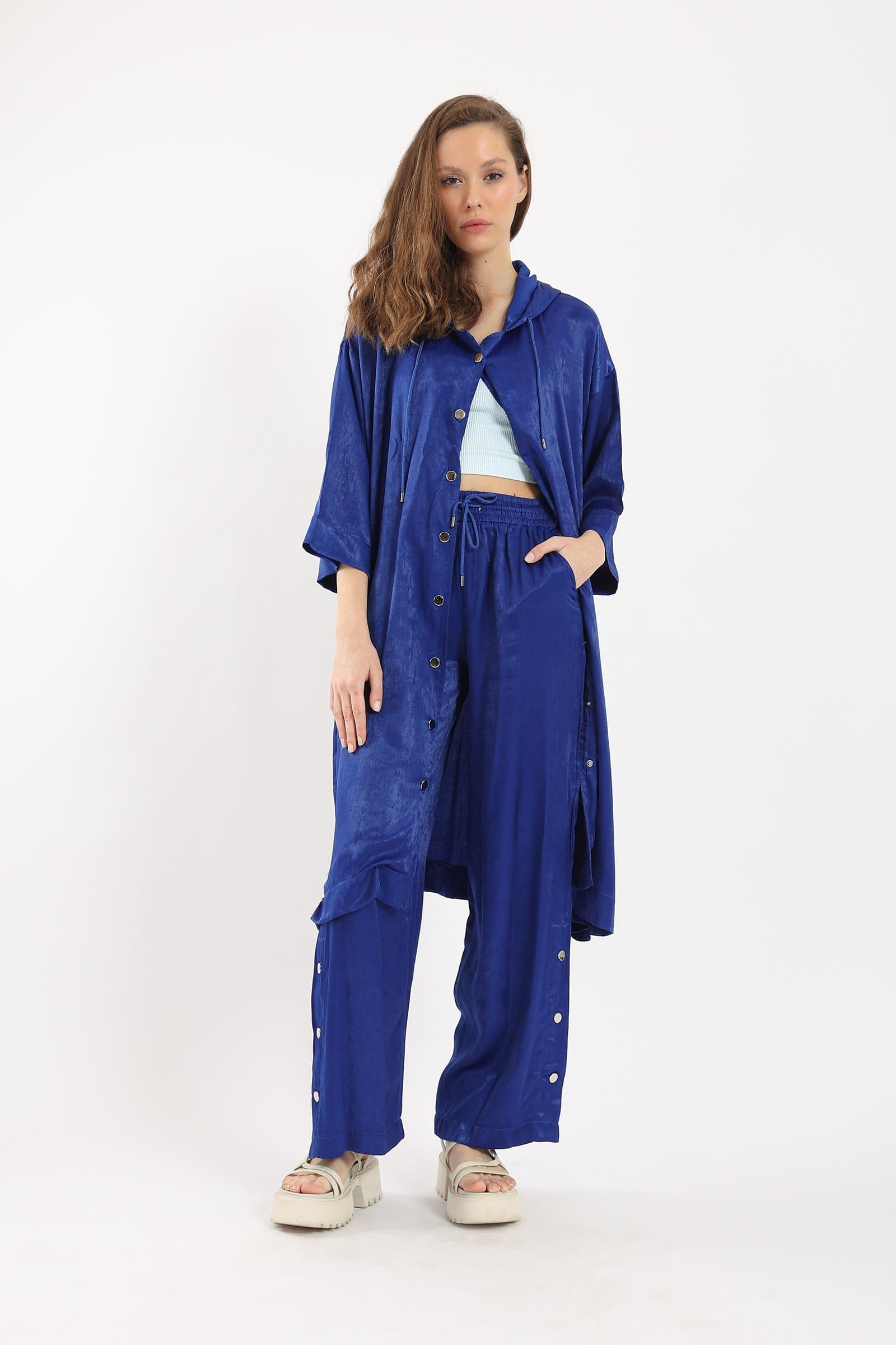 كارينا قميص طويل سادة بأزرار مامية وياقة بأكمام طويلة