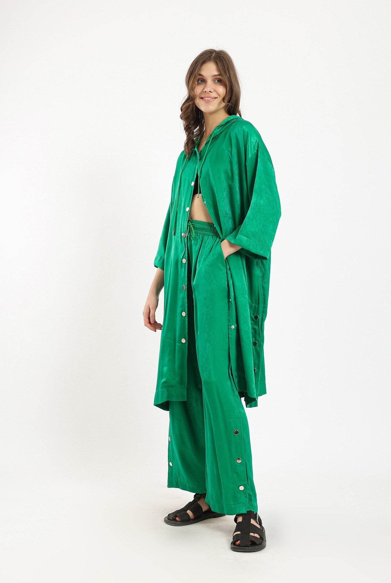 كارينا قميص طويل سادة بأزرار مامية وياقة بأكمام طويلة