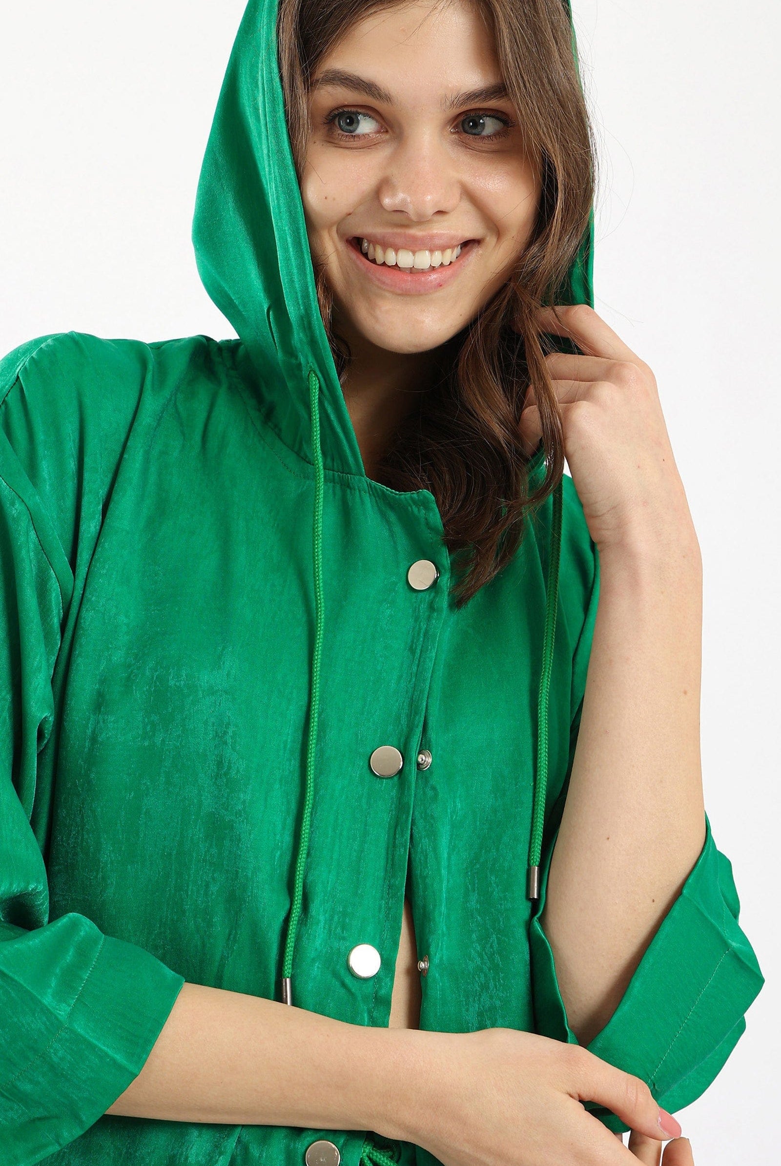 كارينا قميص طويل سادة بأزرار مامية وياقة بأكمام طويلة