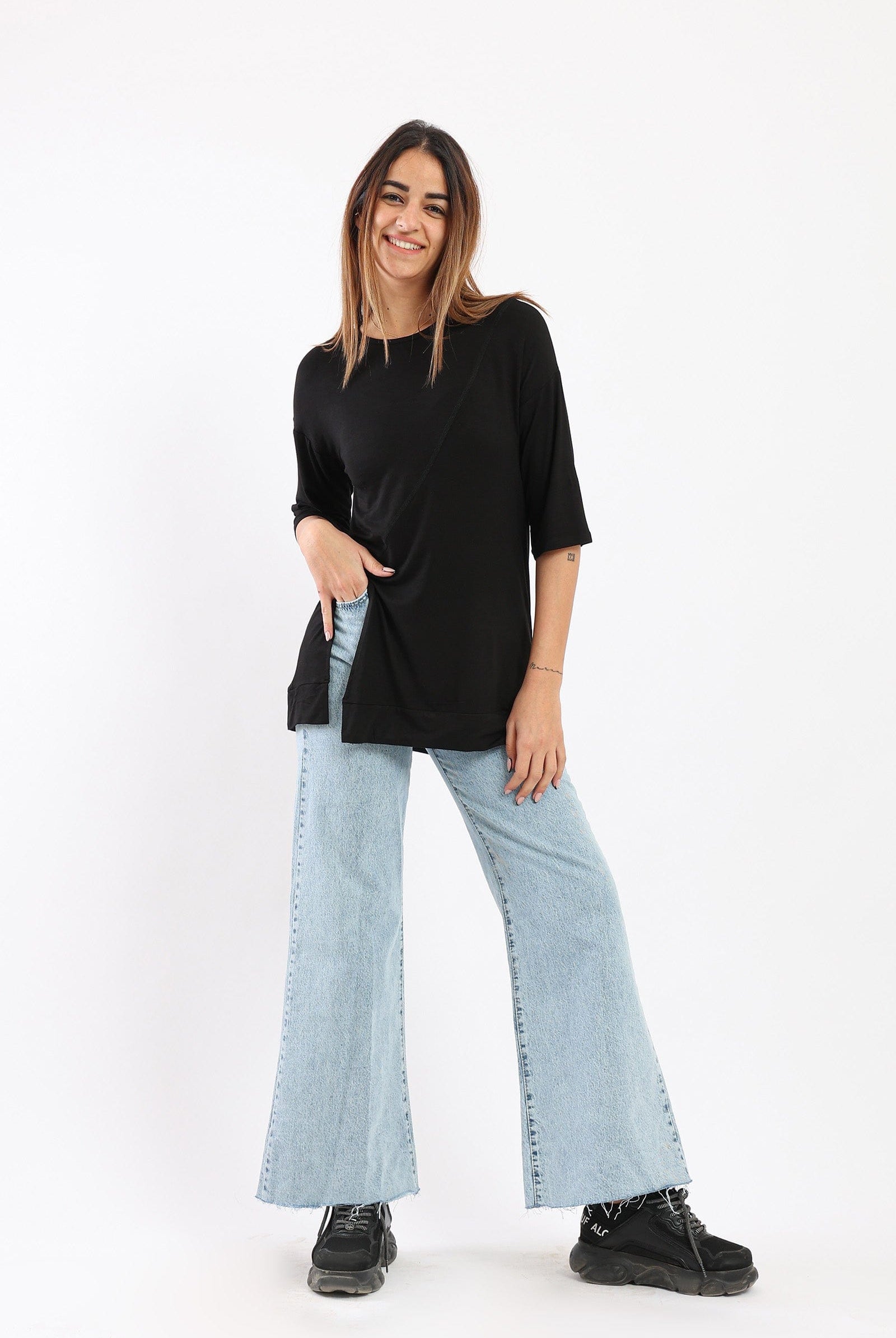 كارينا بلوزة واسعة بفتحة من الجانب كم طويل