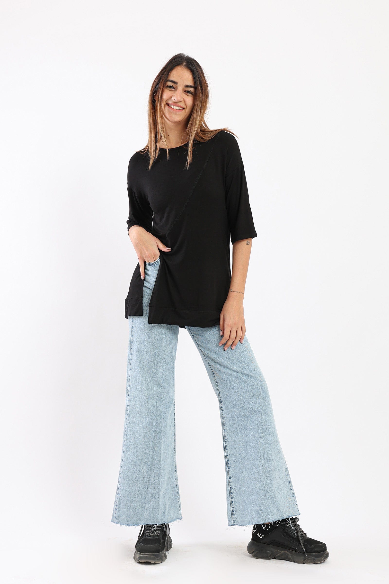 كارينا بلوزة واسعة بفتحة من الجانب كم طويل