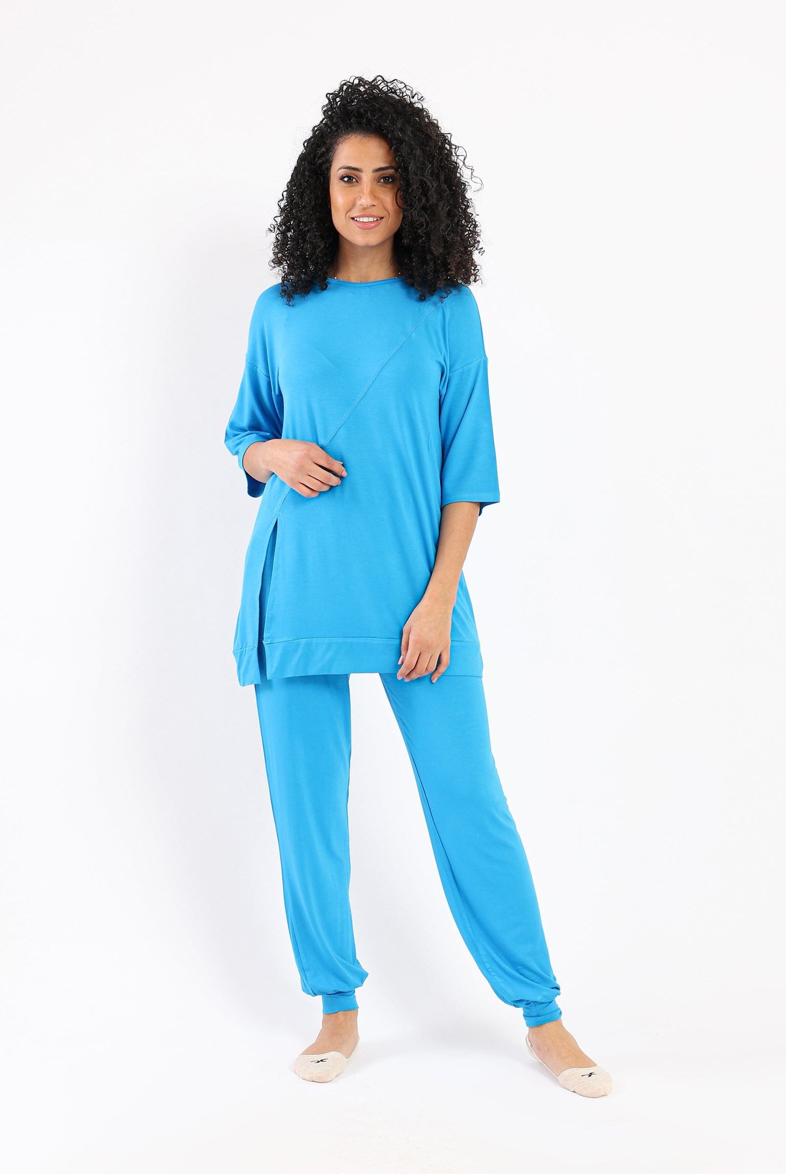 كارينا بلوزة واسعة بفتحة من الجانب كم طويل