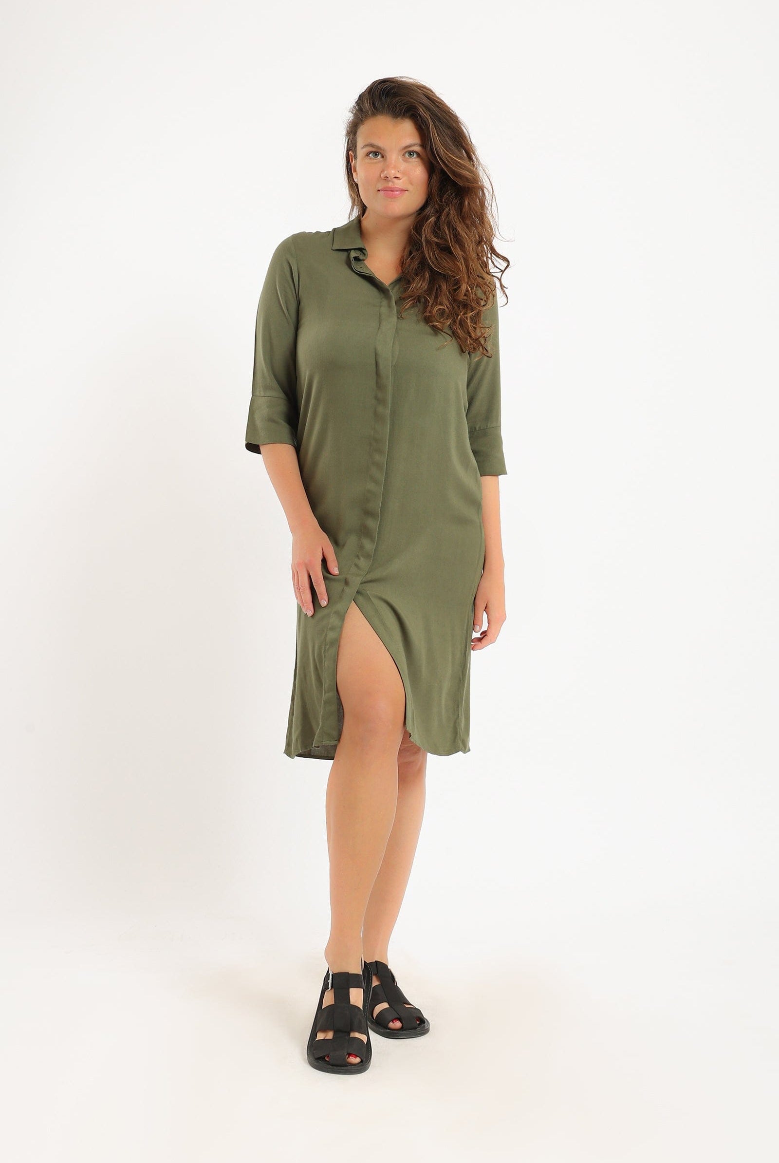 كارينا فستان قميص بفتحة مخفية بأكمام 3/4