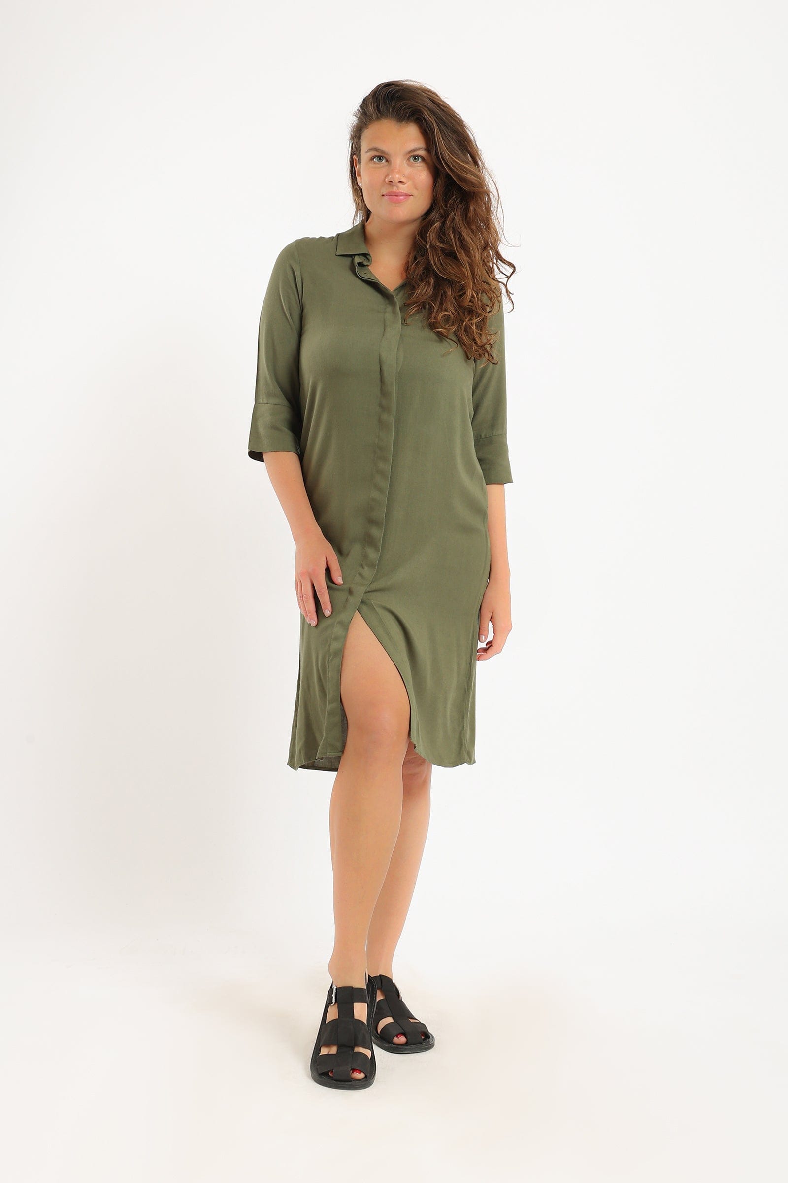 كارينا فستان قميص بفتحة مخفية بأكمام 3/4