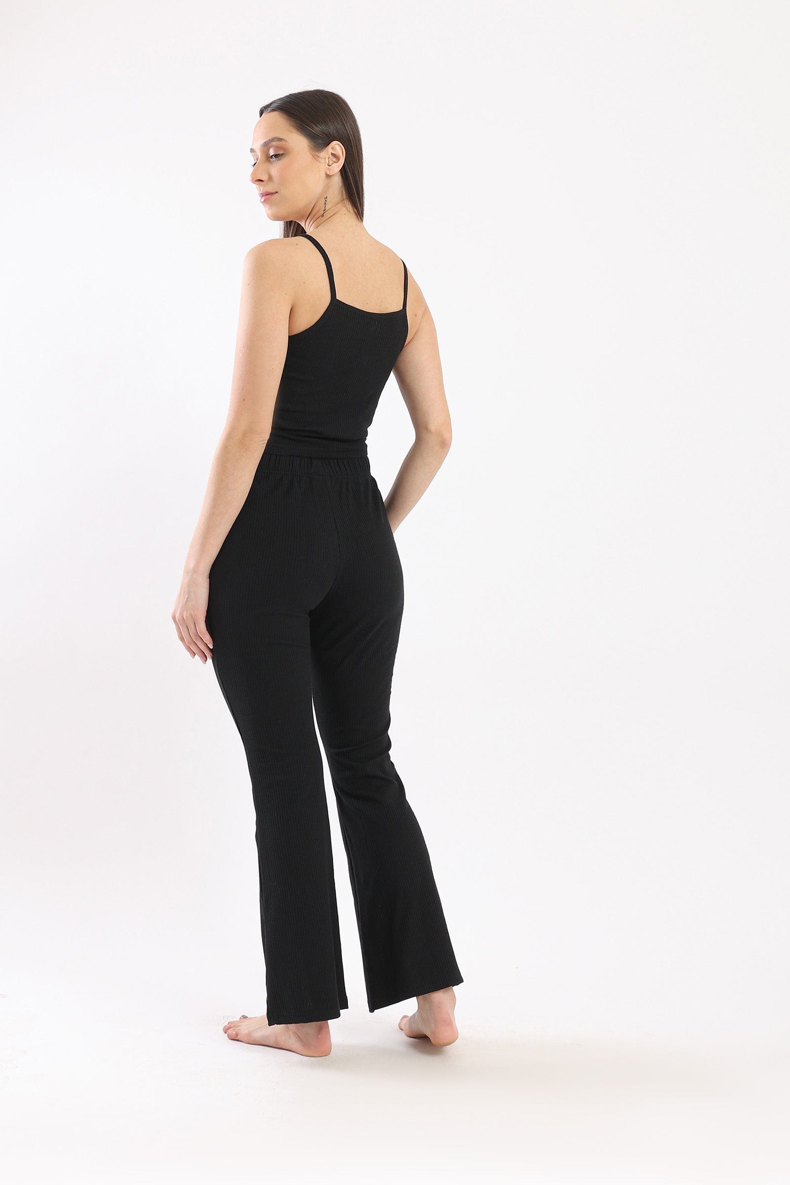 كارينا طقم بيجامة بلوزة حمالات مشدودة من الصدر وبنطلون